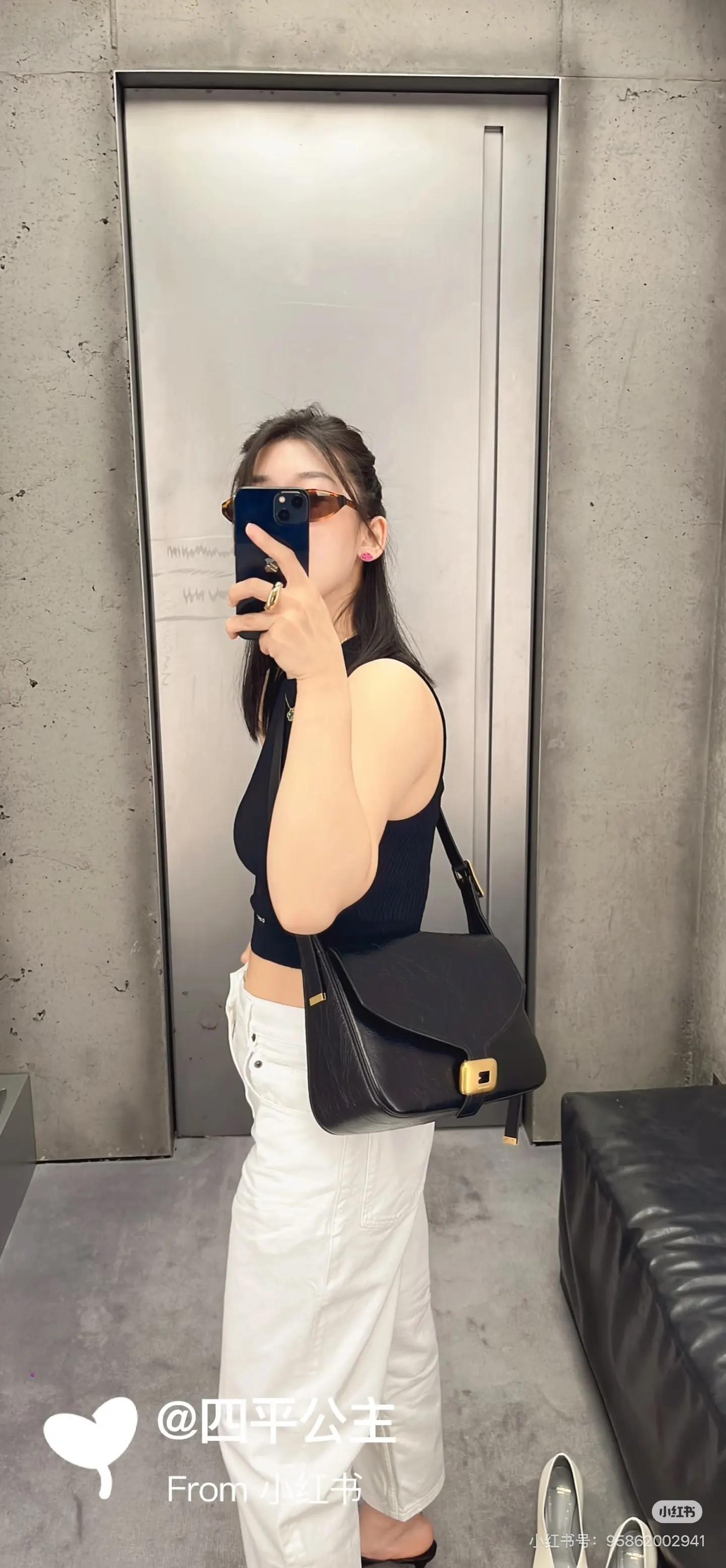 Balenciaga Clicca Shoulder Bag D40017922 — view 5