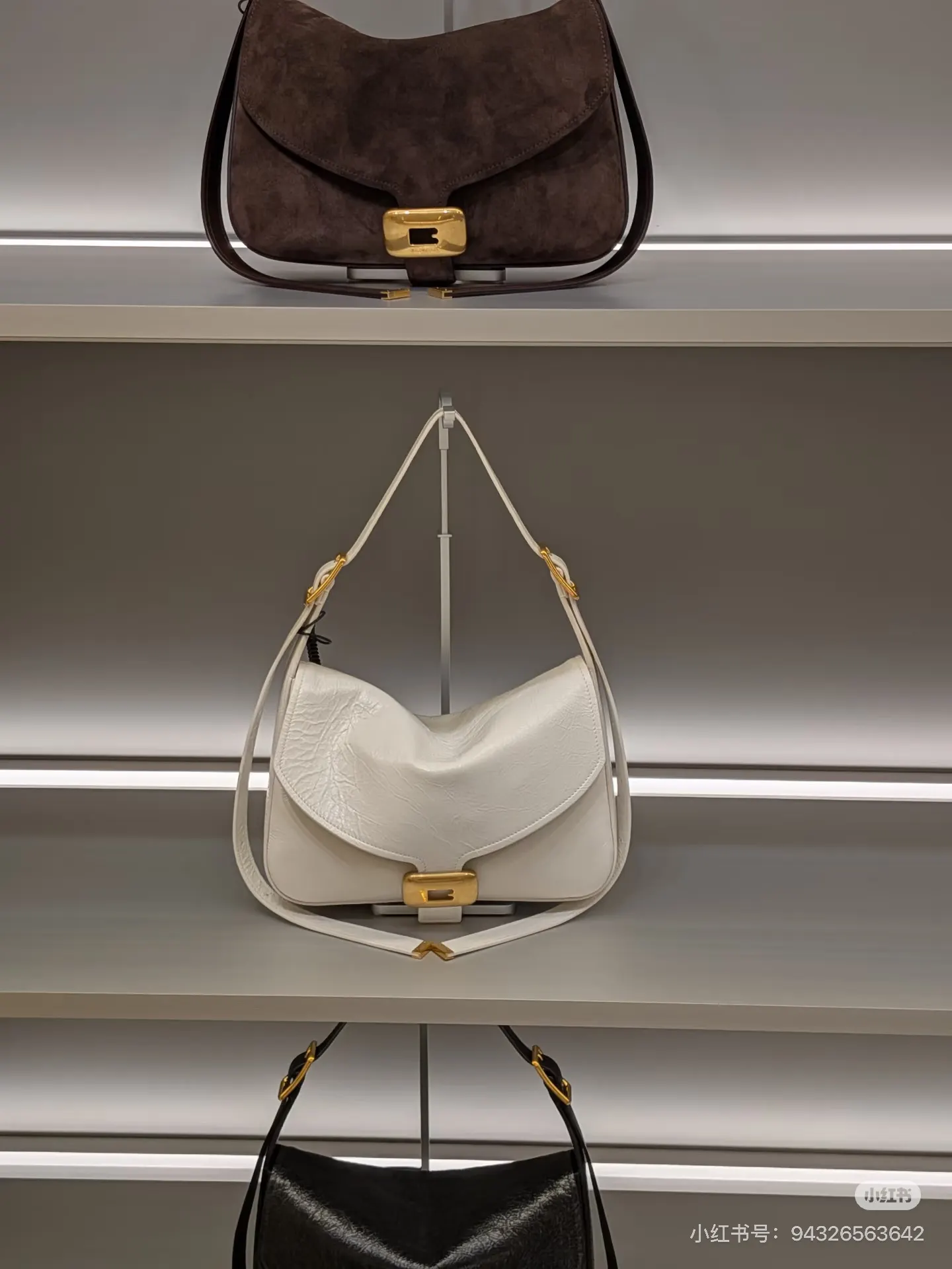 Balenciaga Clicca Shoulder Bag D40017922 — view 8