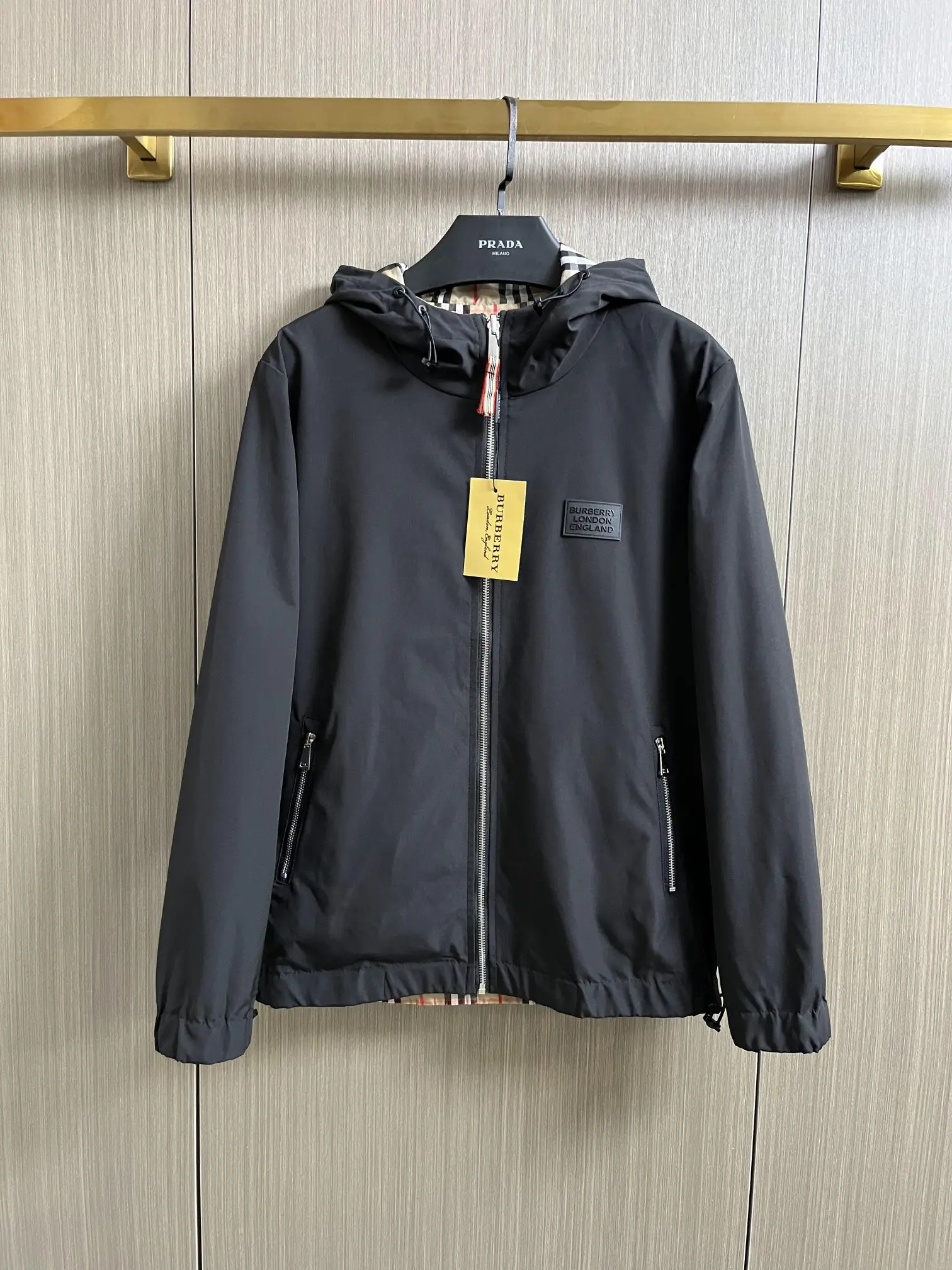 Reversible Check-Lined Hooded Jacket D26014738