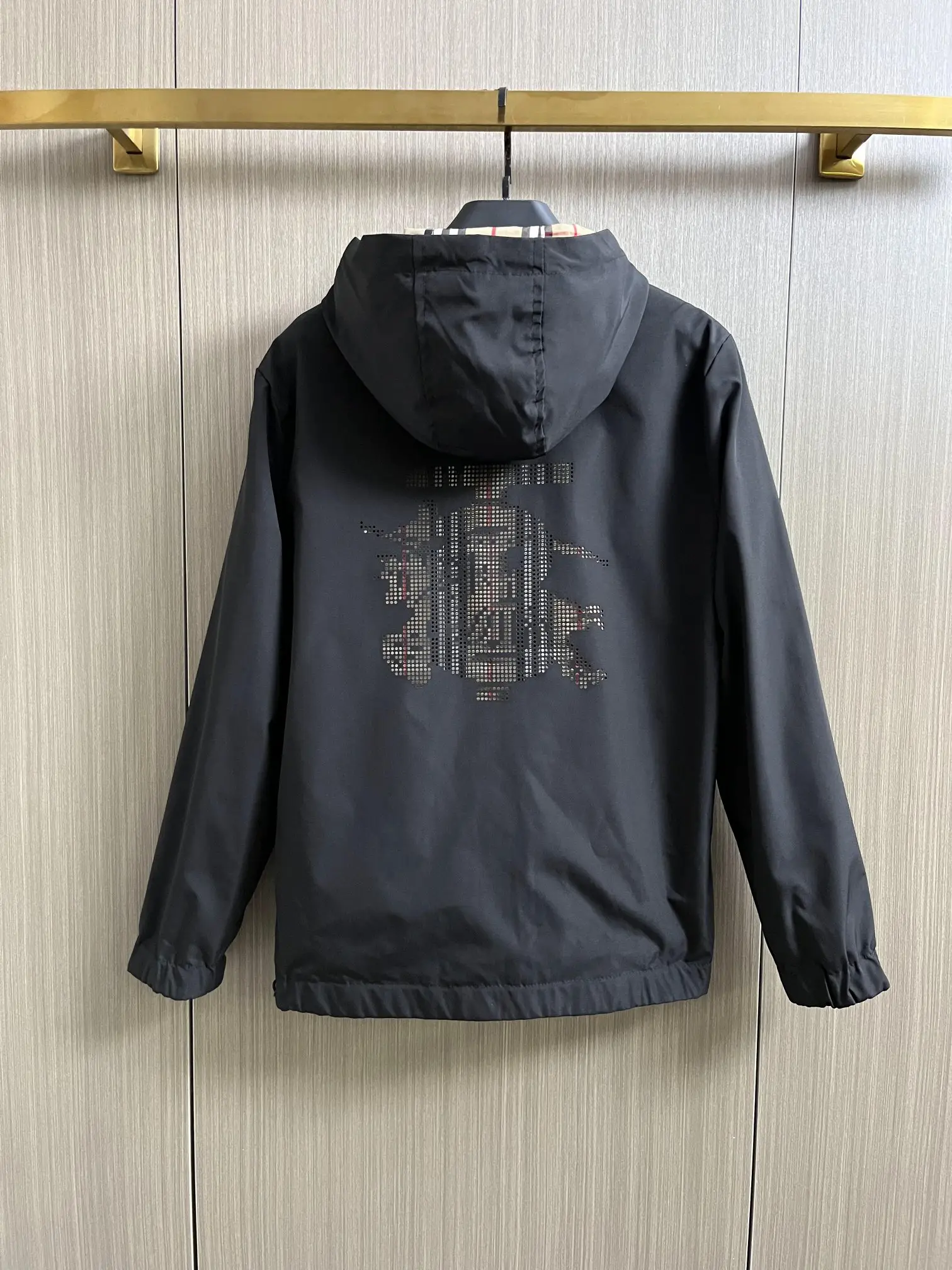 Reversible Check-Lined Hooded Jacket D26014738 — view 2