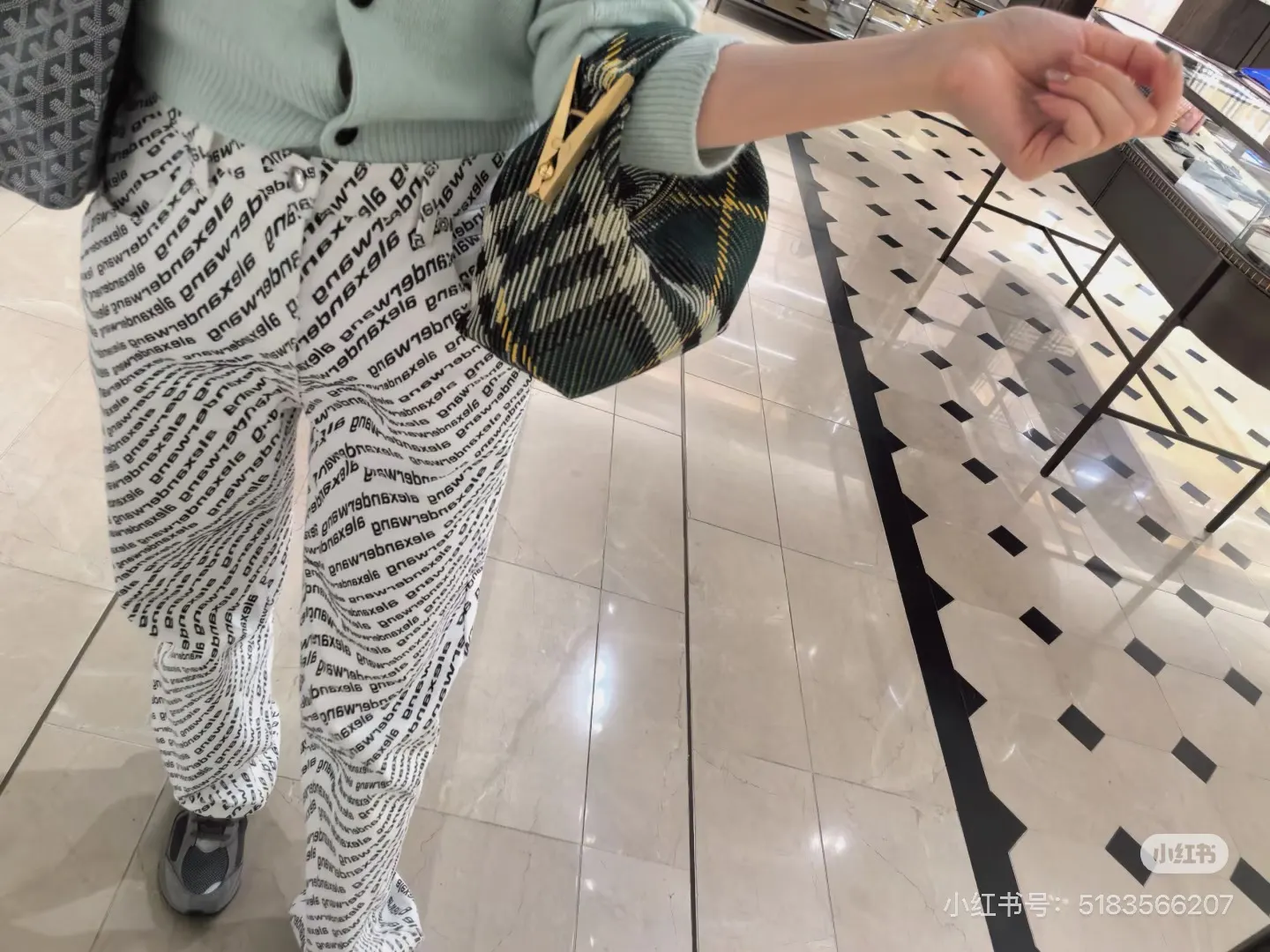 Plaid Top-Handle Lunchbox Bag D37017804