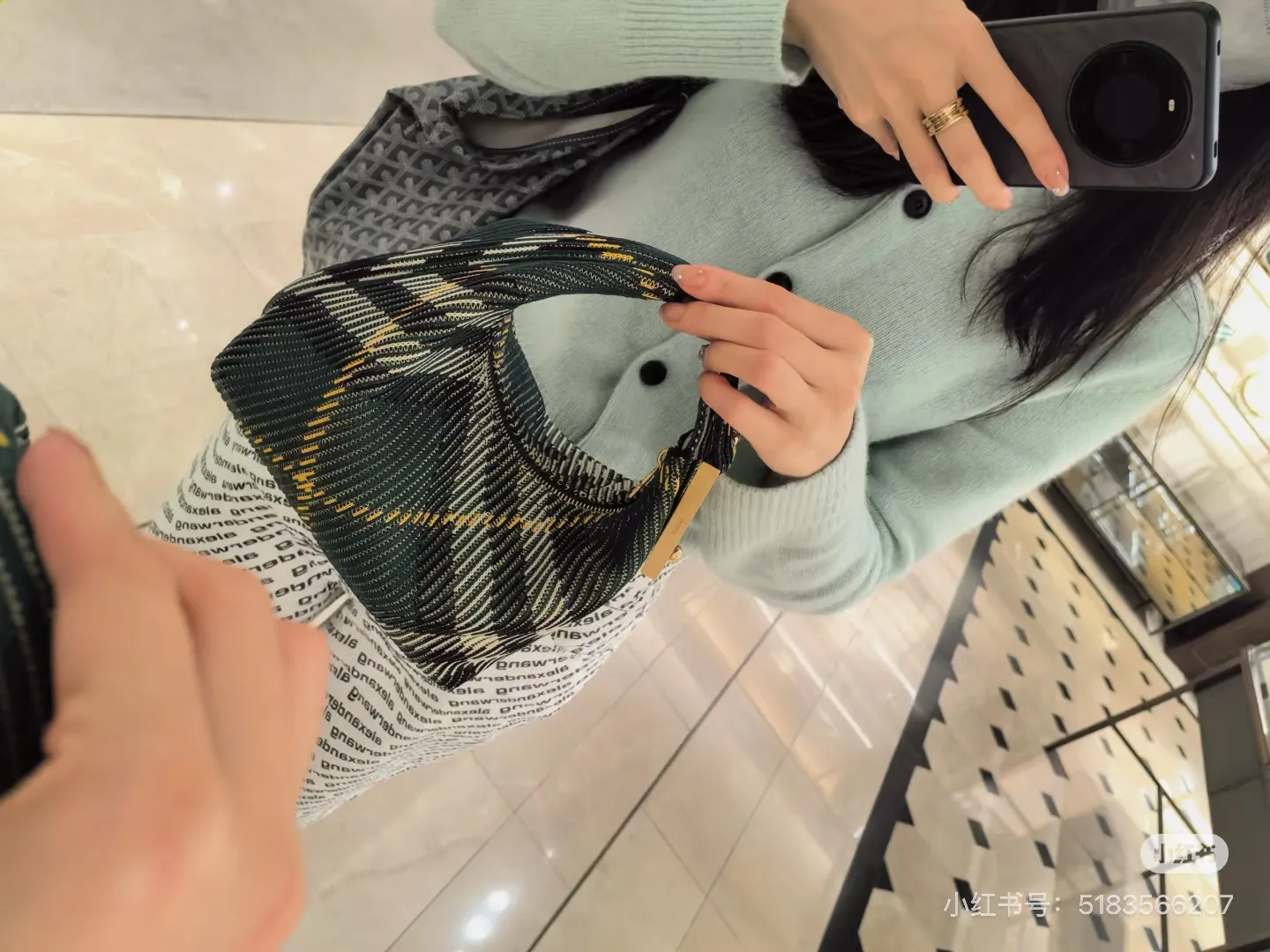 Plaid Top-Handle Lunchbox Bag D37017804 — view 2