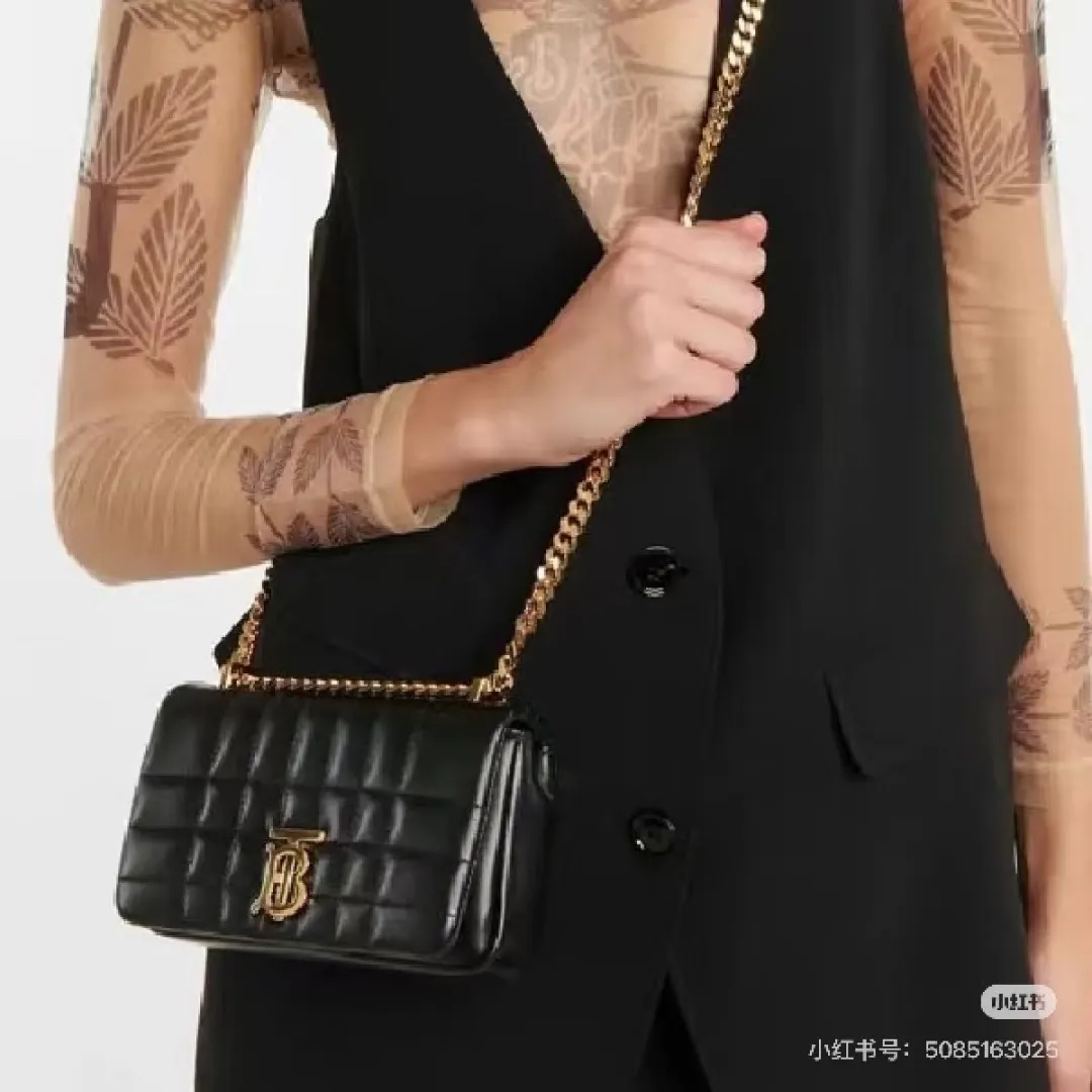 Lola Quilted Leather Chain Bag D26517868 — view 3