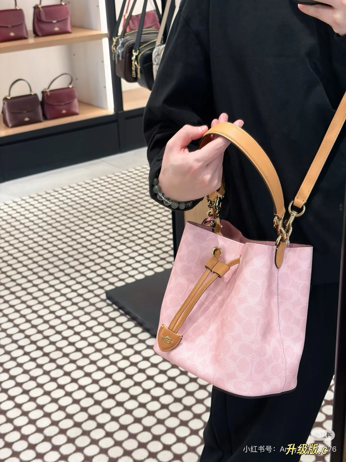 Coach Signature Canvas Bucket Bag D35517913