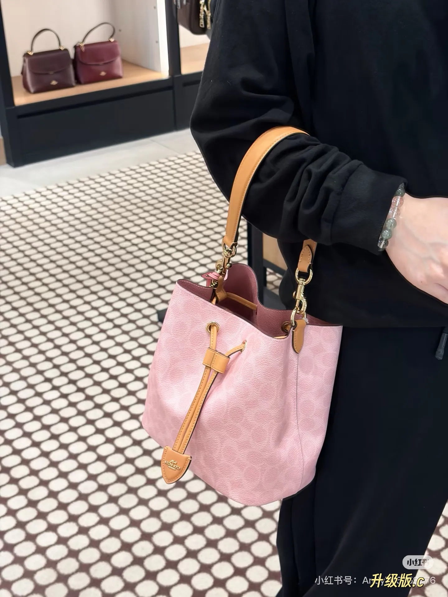 Coach Signature Canvas Bucket Bag D35517913 — view 2