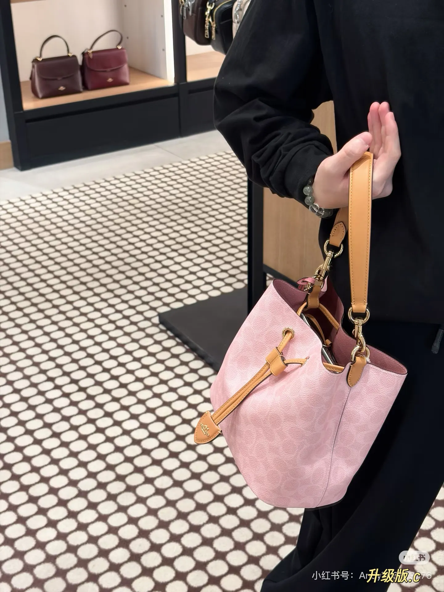 Coach Signature Canvas Bucket Bag D35517913 — view 3