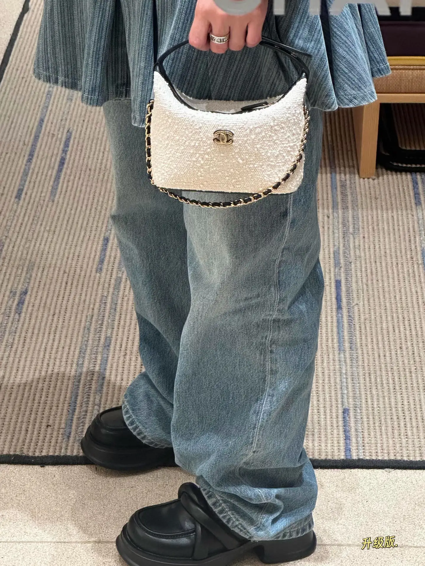 Chanel Tweed Shoulder Bag D30017892 — view 5