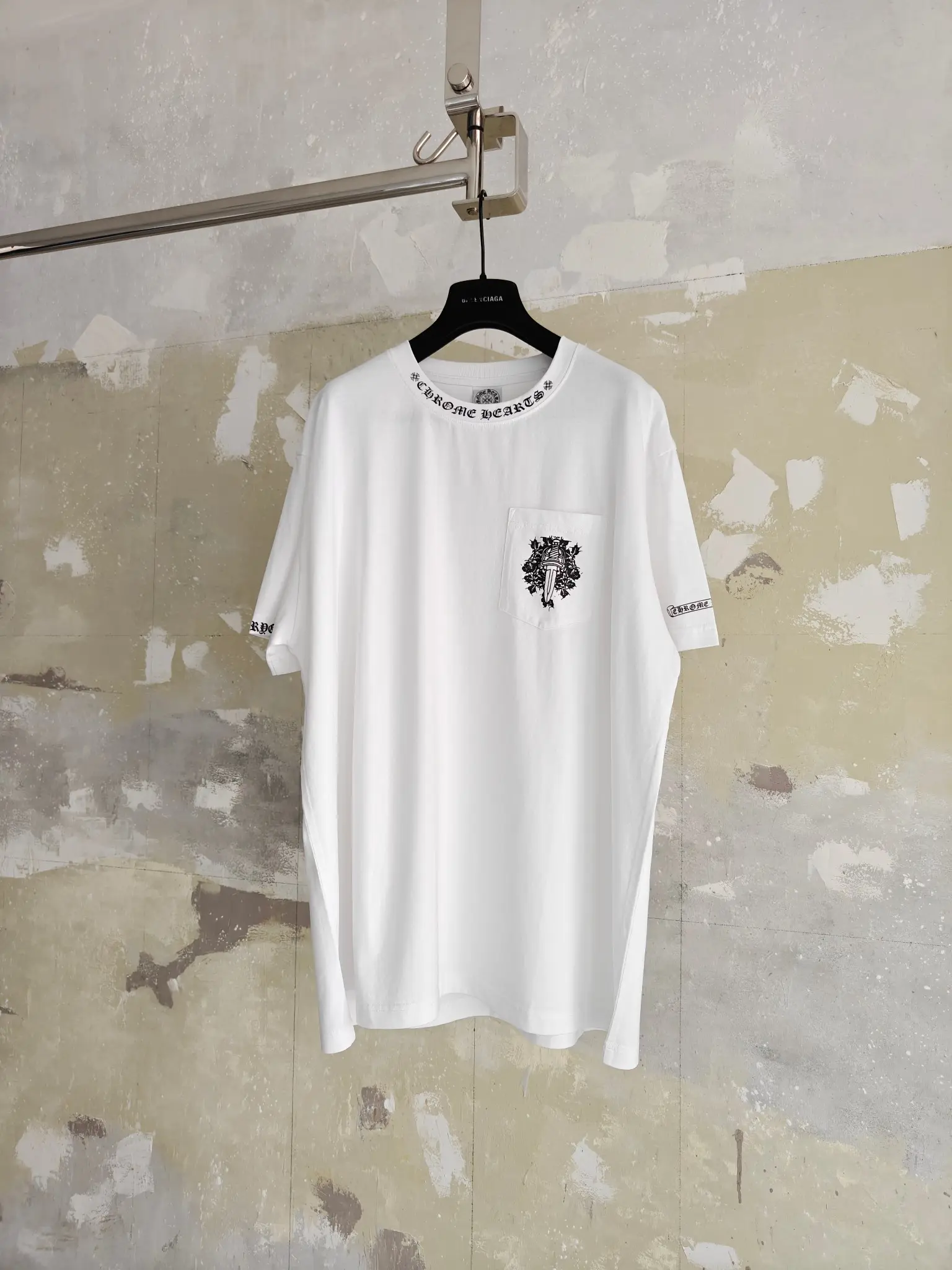 Vine Dagger Logo Pocket T-Shirt D16014671