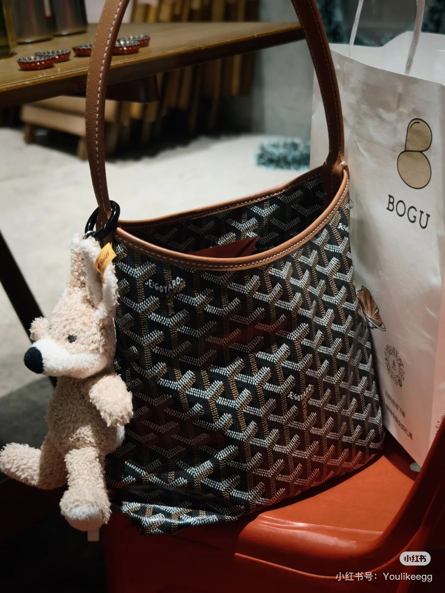 Monogram Hobo Shoulder Bag D26518329 — view 4