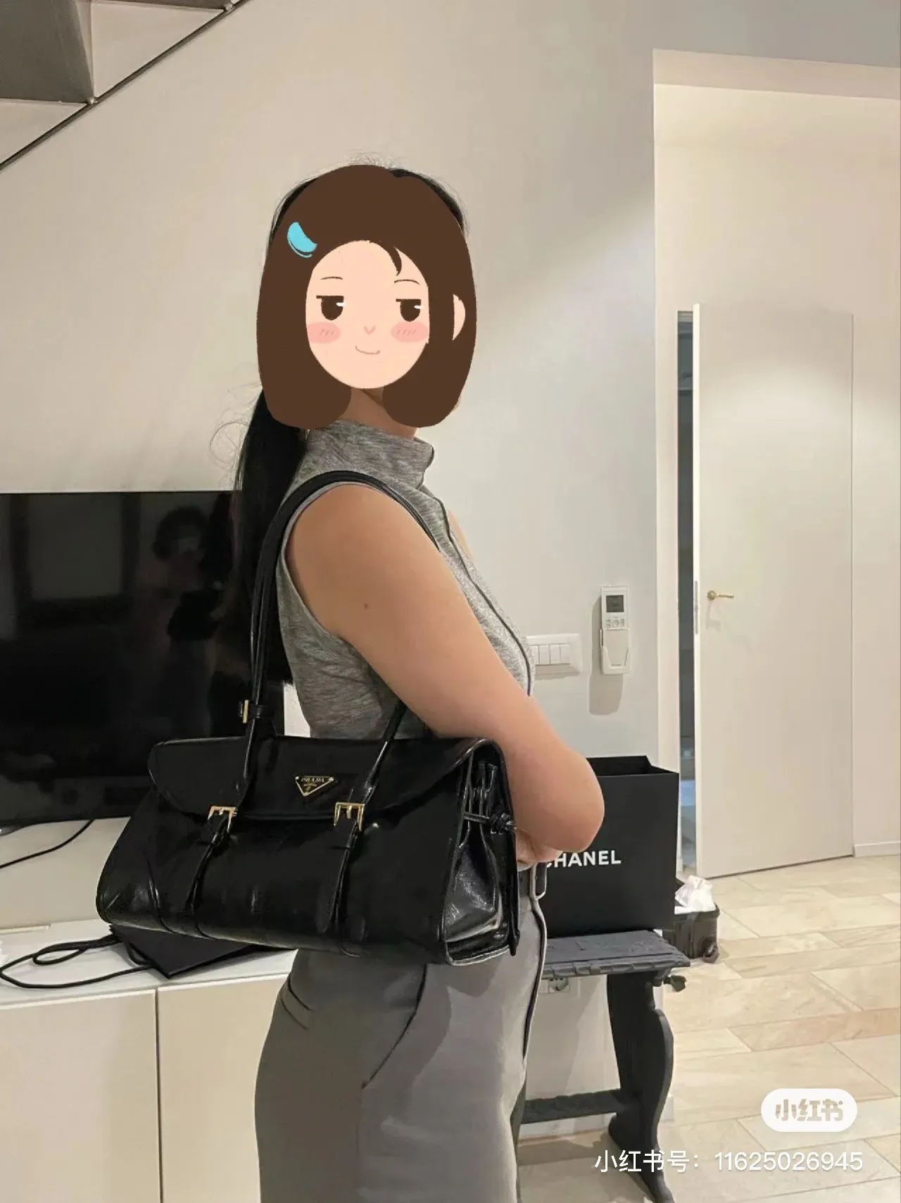 Soft Lux Leather Shoulder Bag D30018134