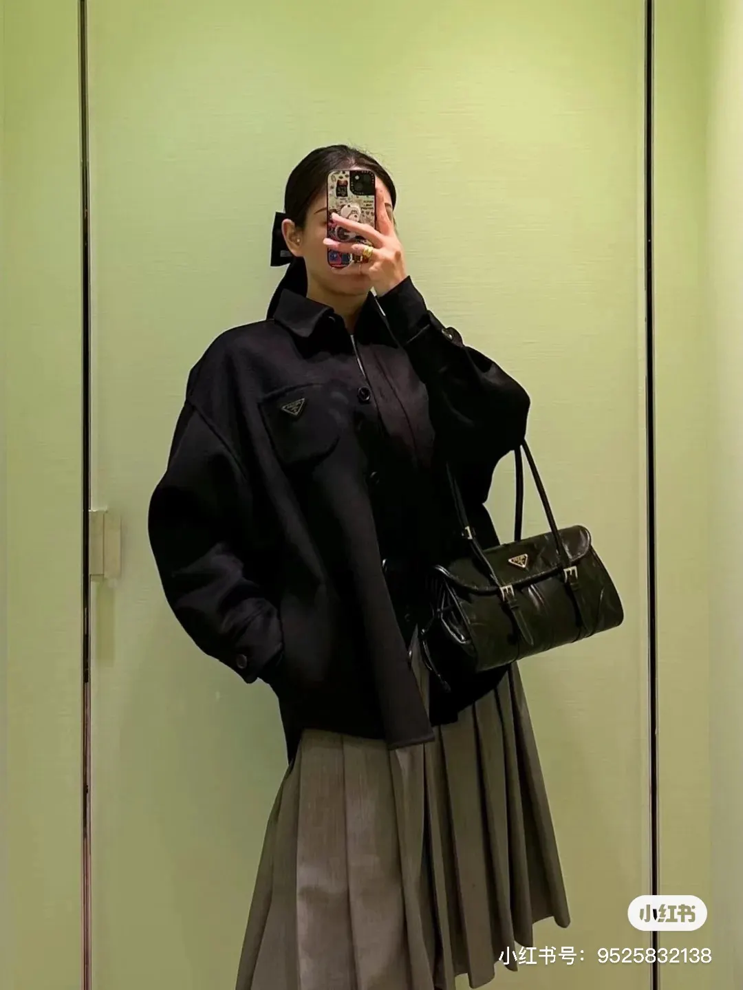 Soft Lux Leather Shoulder Bag D30018134 — view 3