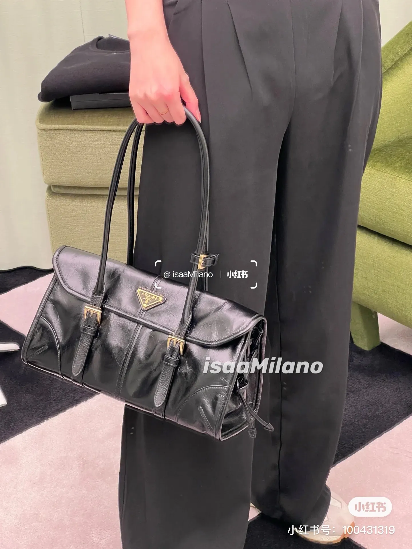 Soft Lux Leather Shoulder Bag D30018134 — view 8