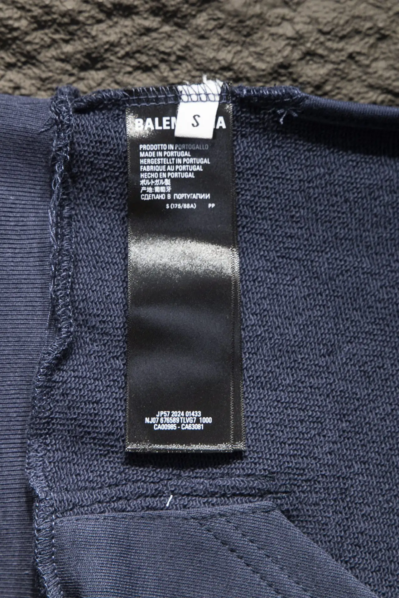 Tape Logo Distressed Oversized Hoodie D19524302 — view 9