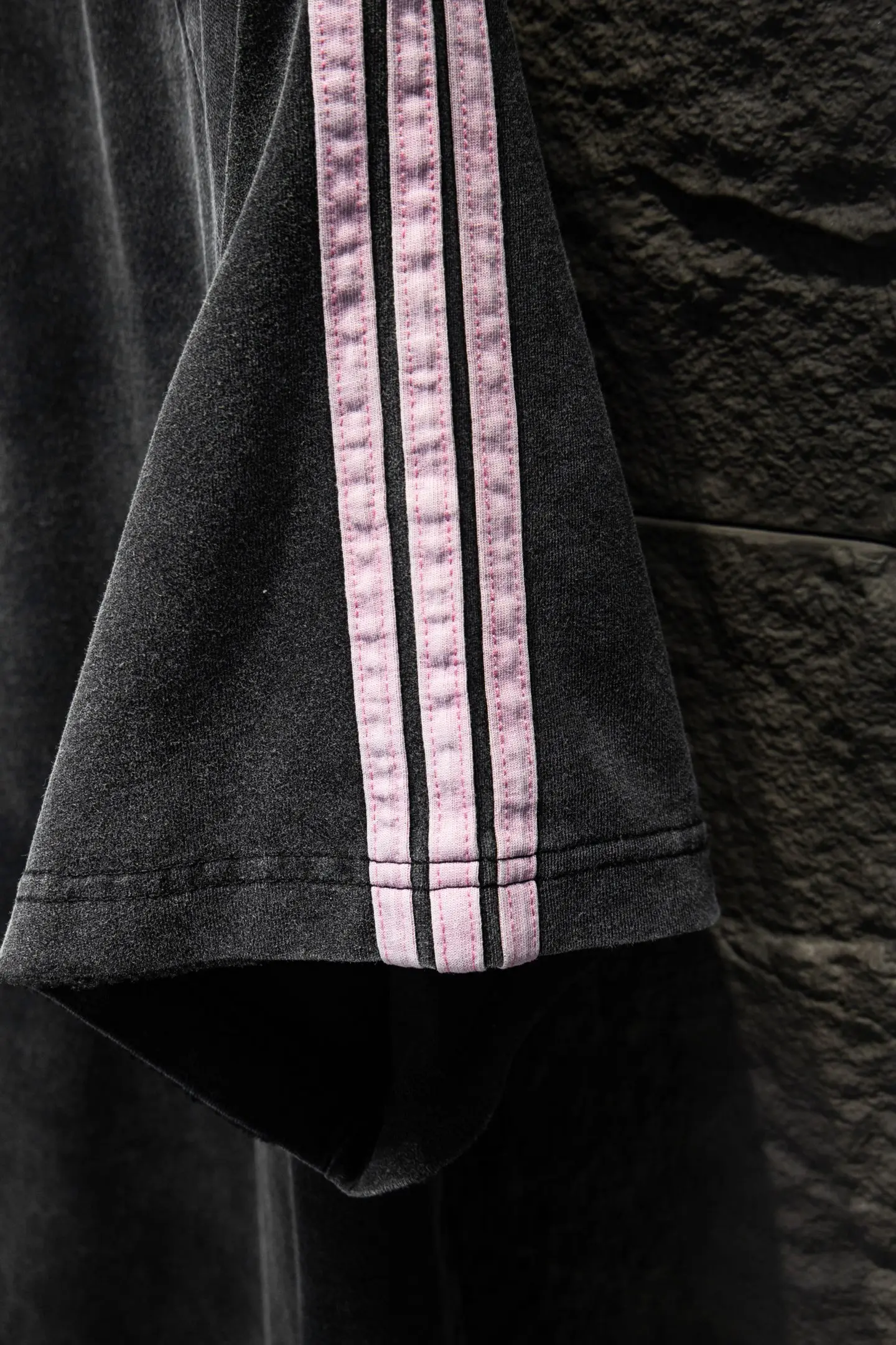 Oversized Distressed Logo-Embroidered T-Shirt D13015396 — view 5