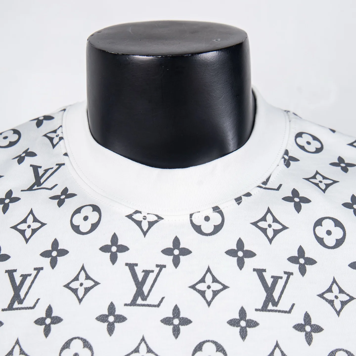 Monogram Gradient Print Cotton T-Shirt D11912698 — view 3
