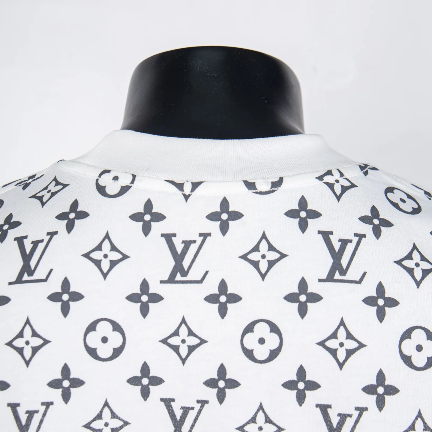 Monogram Gradient Print Cotton T-Shirt D11912698 — view 4