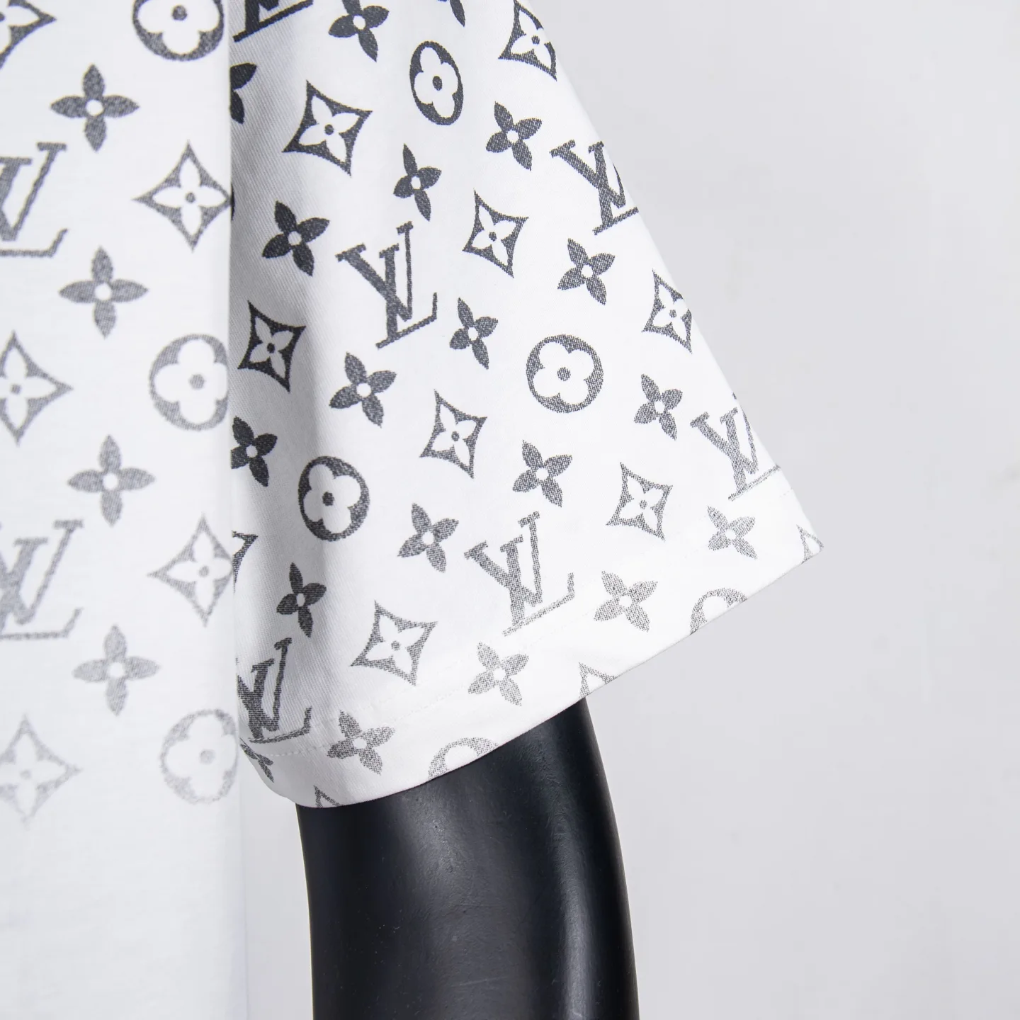 Monogram Gradient Print Cotton T-Shirt D11912698 — view 6