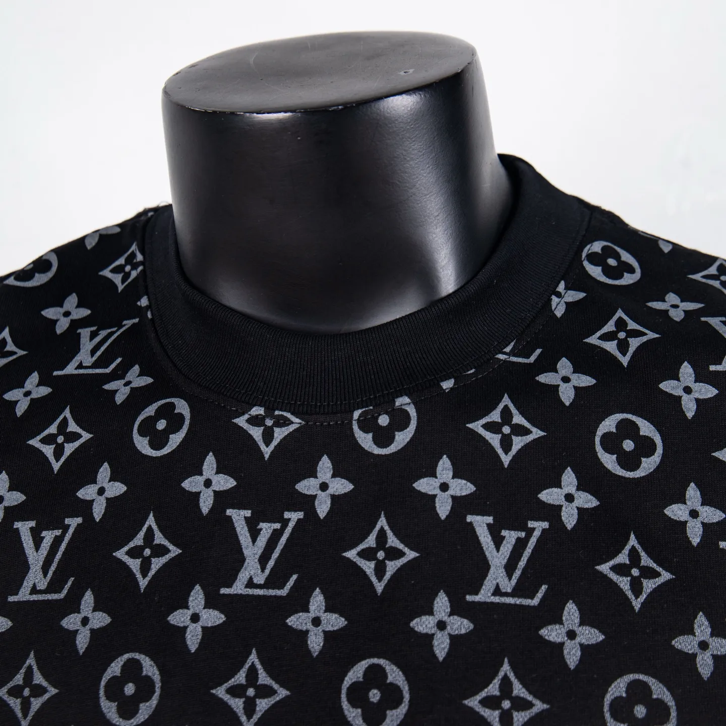 Monogram Gradient Print Cotton T-Shirt D11912699 — view 3