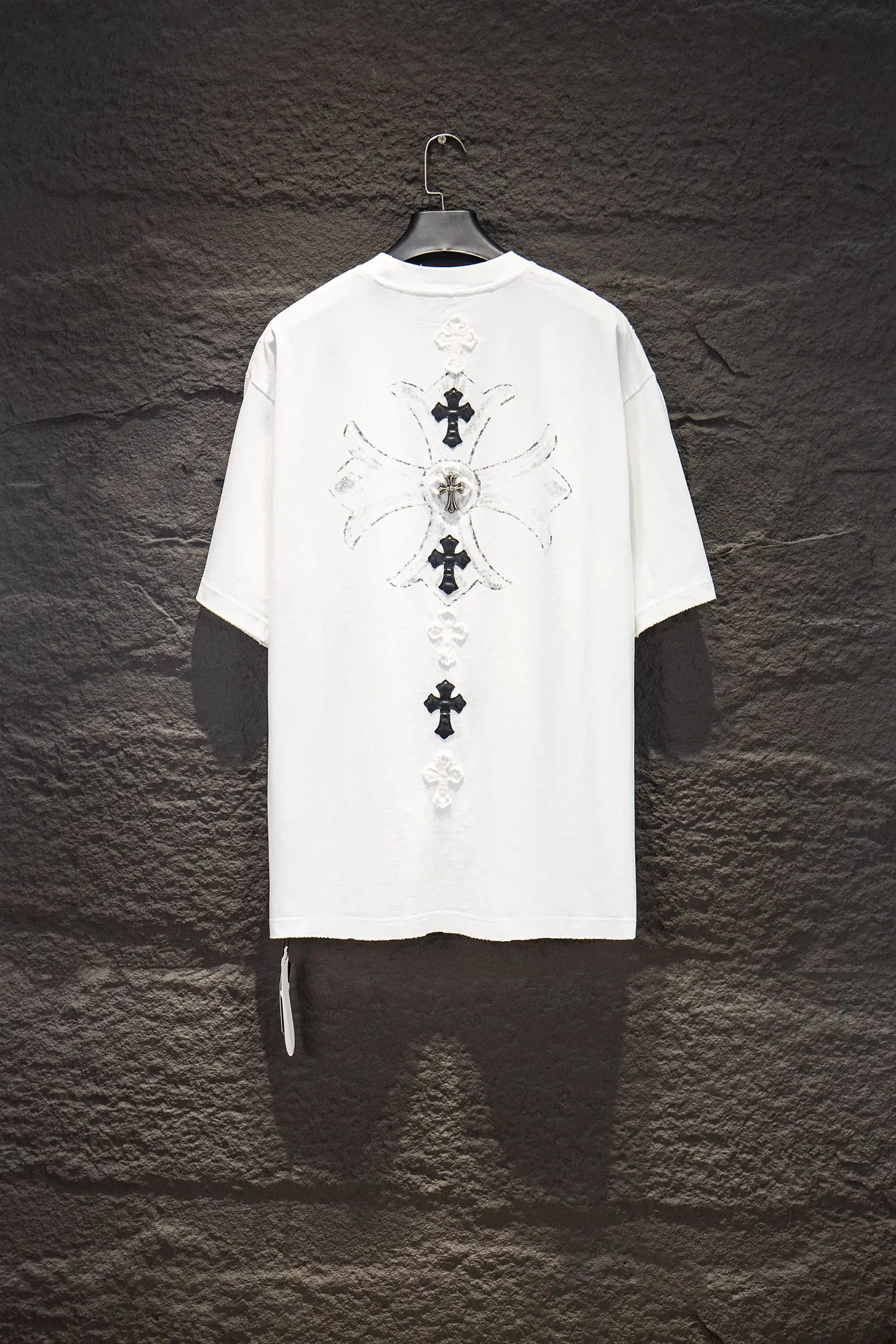 Oversized Distressed Cross Patch T-Shirt D14515370 — view 2