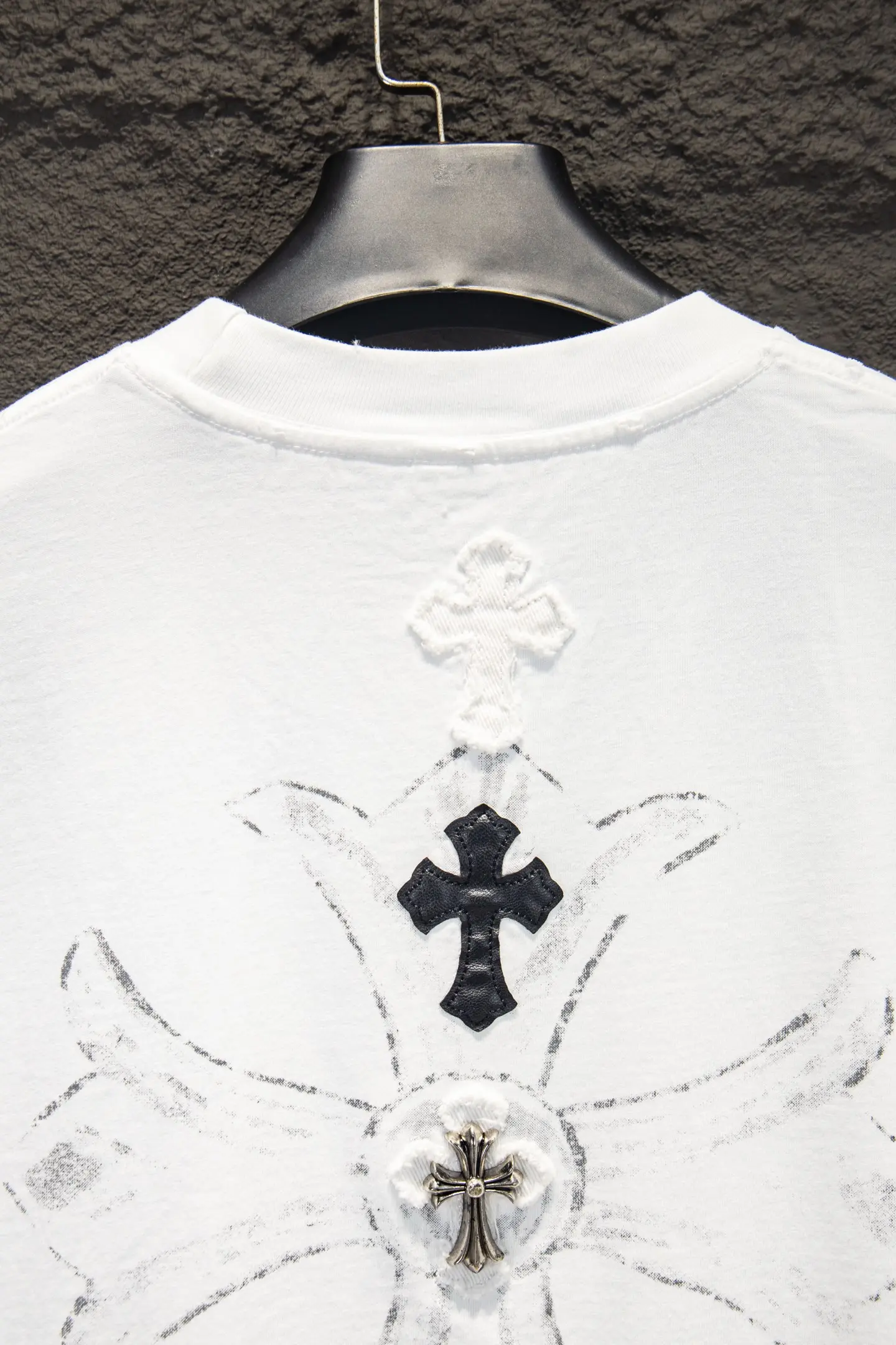 Oversized Distressed Cross Patch T-Shirt D14515370 — view 5