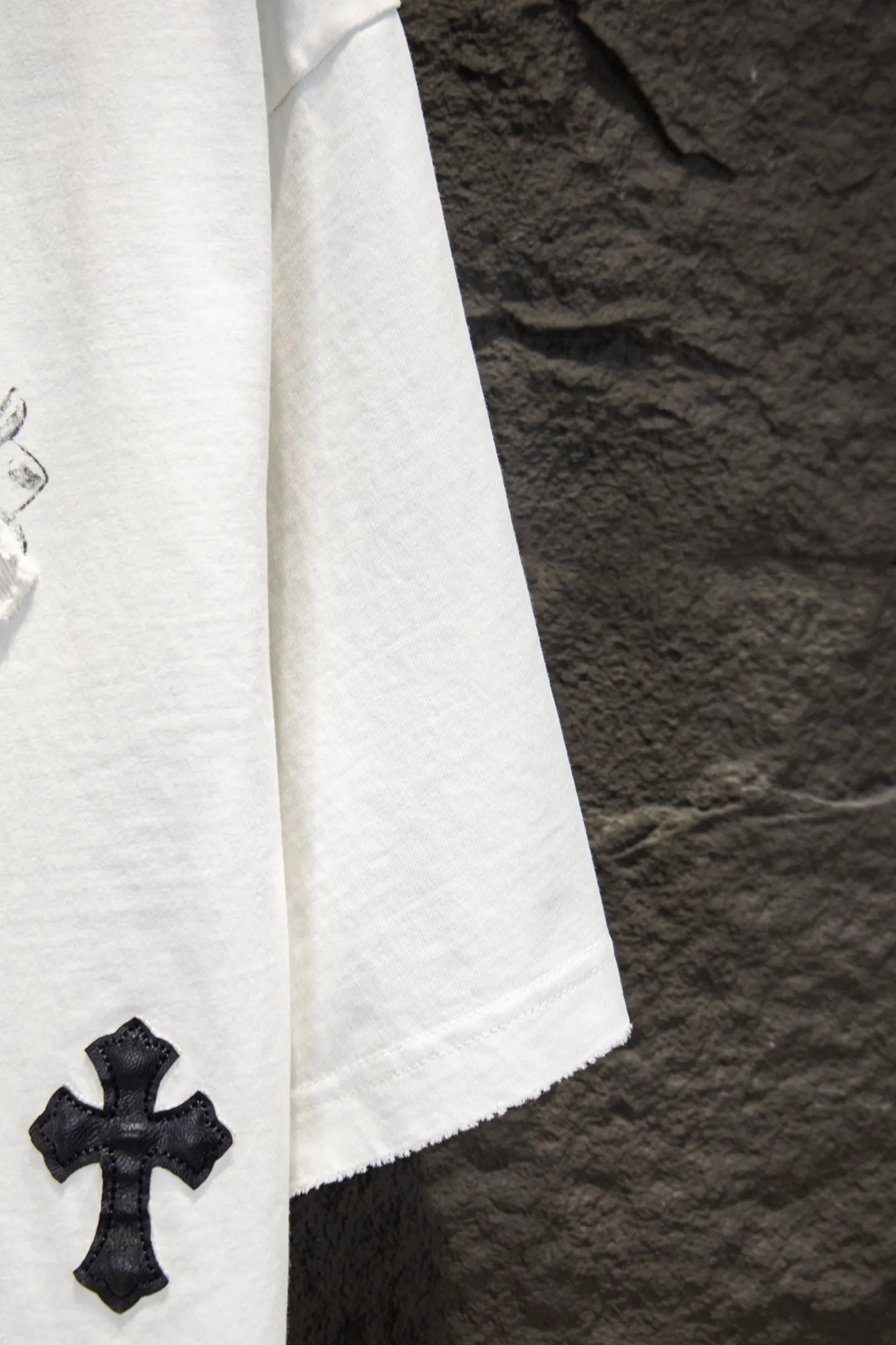 Oversized Distressed Cross Patch T-Shirt D14515370 — view 7
