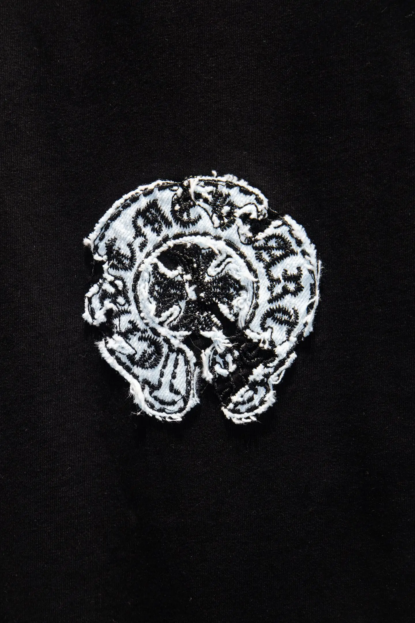 Embroidered Patch Oversized Cotton T-Shirt D13515361 — view 4