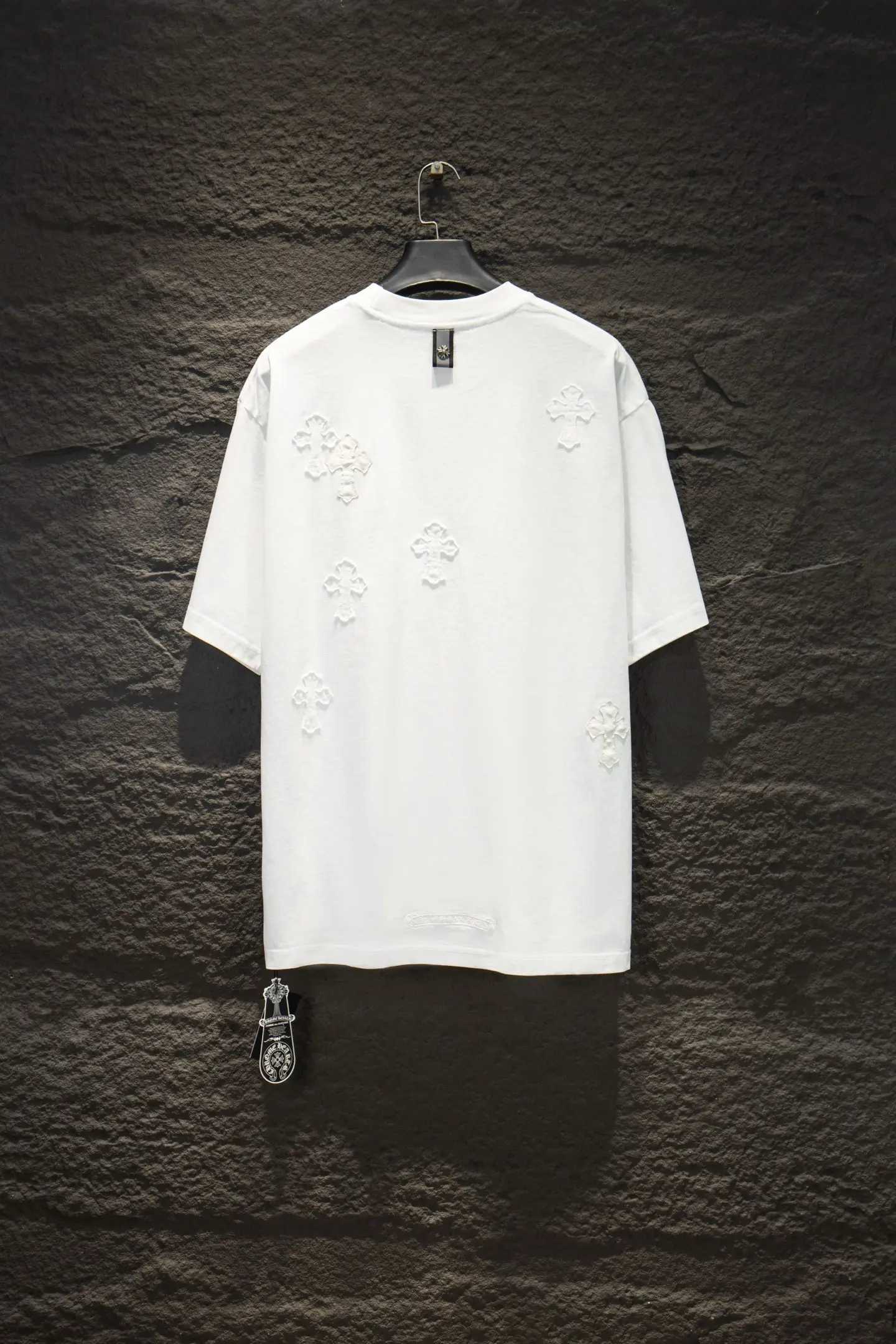Oversized Cross Patch Embroidered T-Shirt D14515356 — view 2