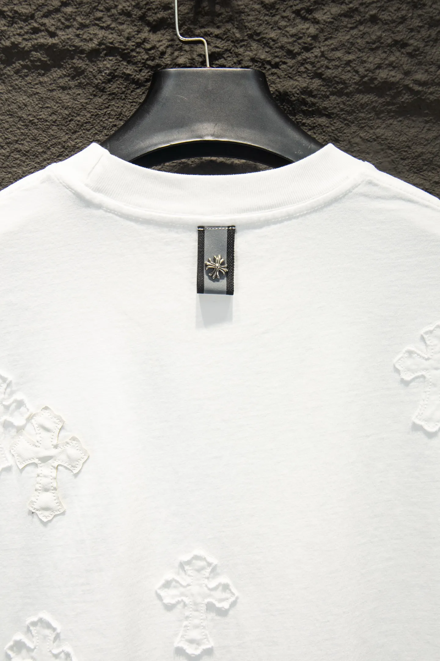 Oversized Cross Patch Embroidered T-Shirt D14515356 — view 6