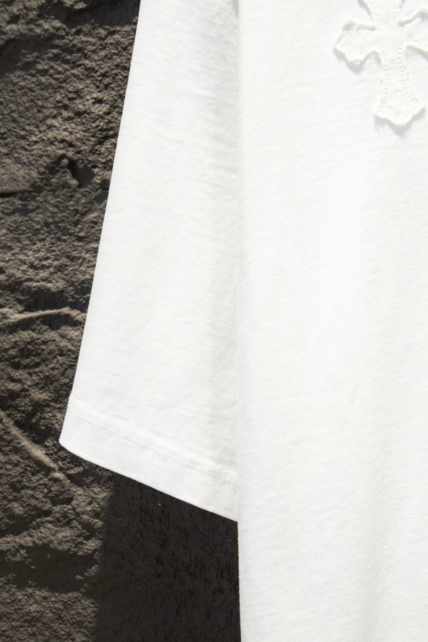 Oversized Cross Patch Embroidered T-Shirt D14515356 — view 7