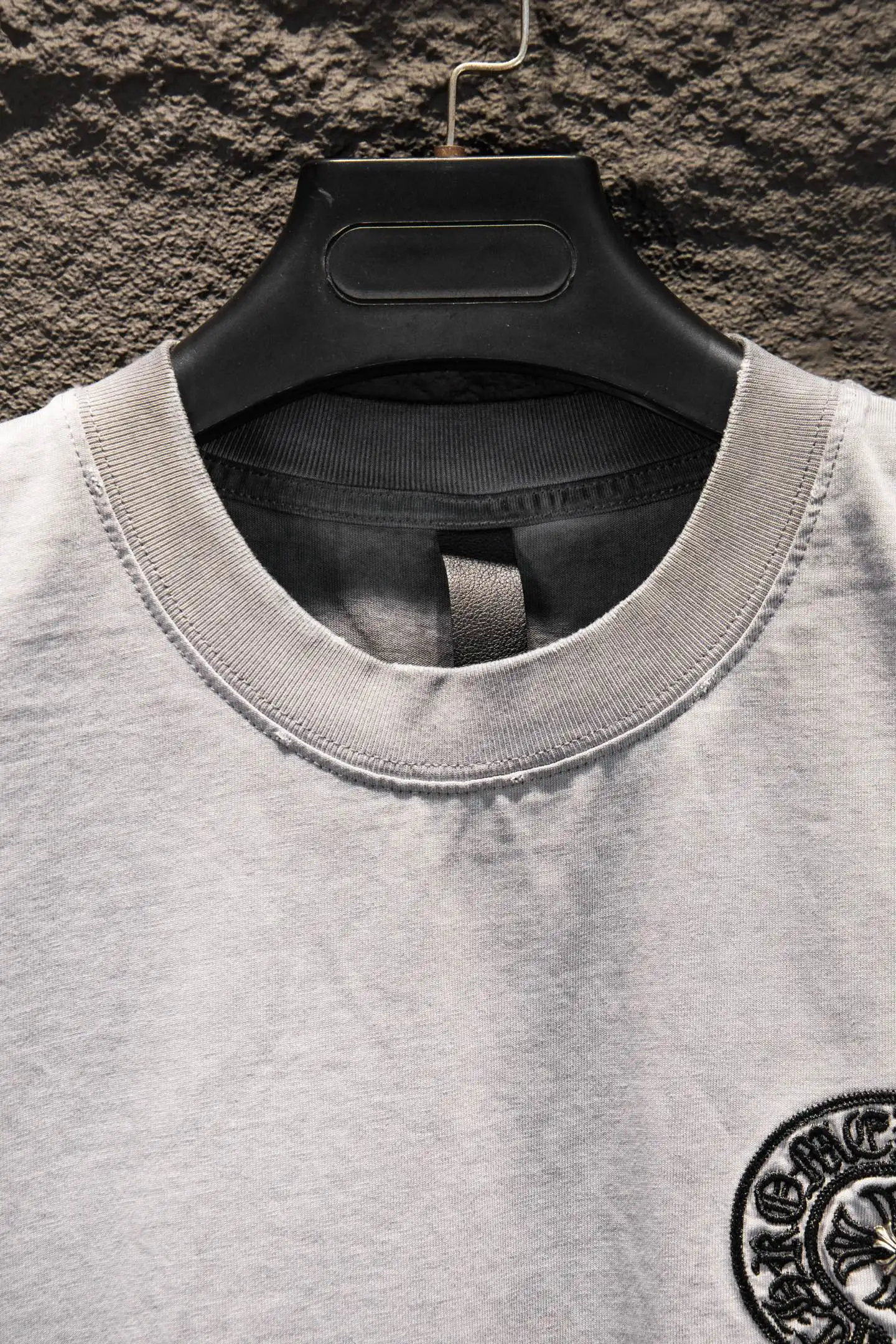 Oversized Embroidered Distressed Cotton T-Shirt D14515500 — view 3
