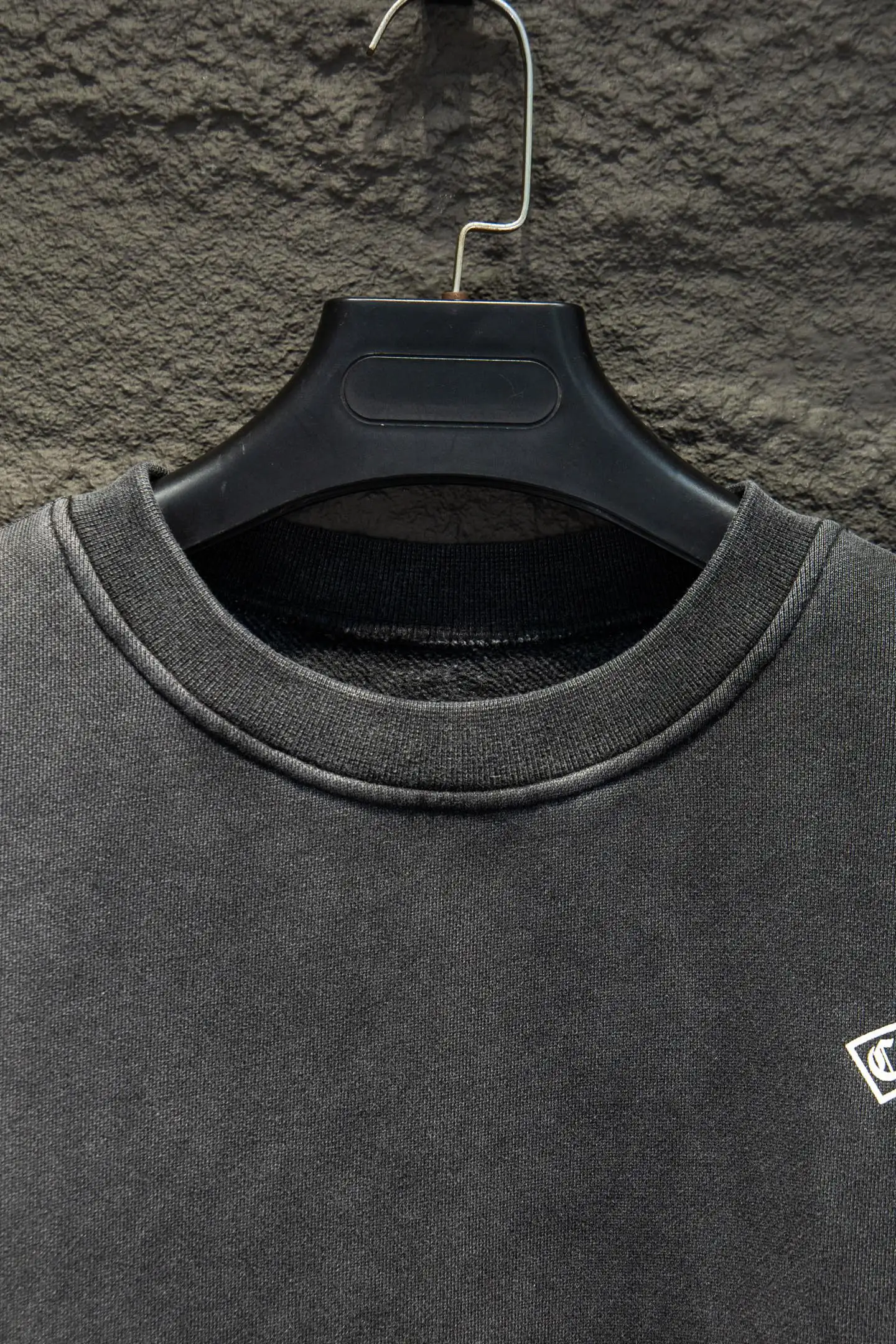 Washed Cotton Crew-Neck Sweatshirt D18924205 — view 3