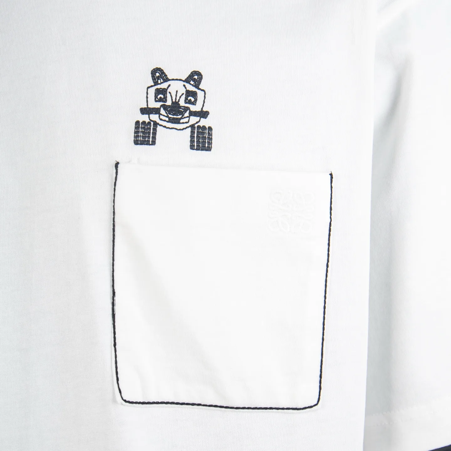Embroidered Animal Pocket T-Shirt D11912734 — view 5