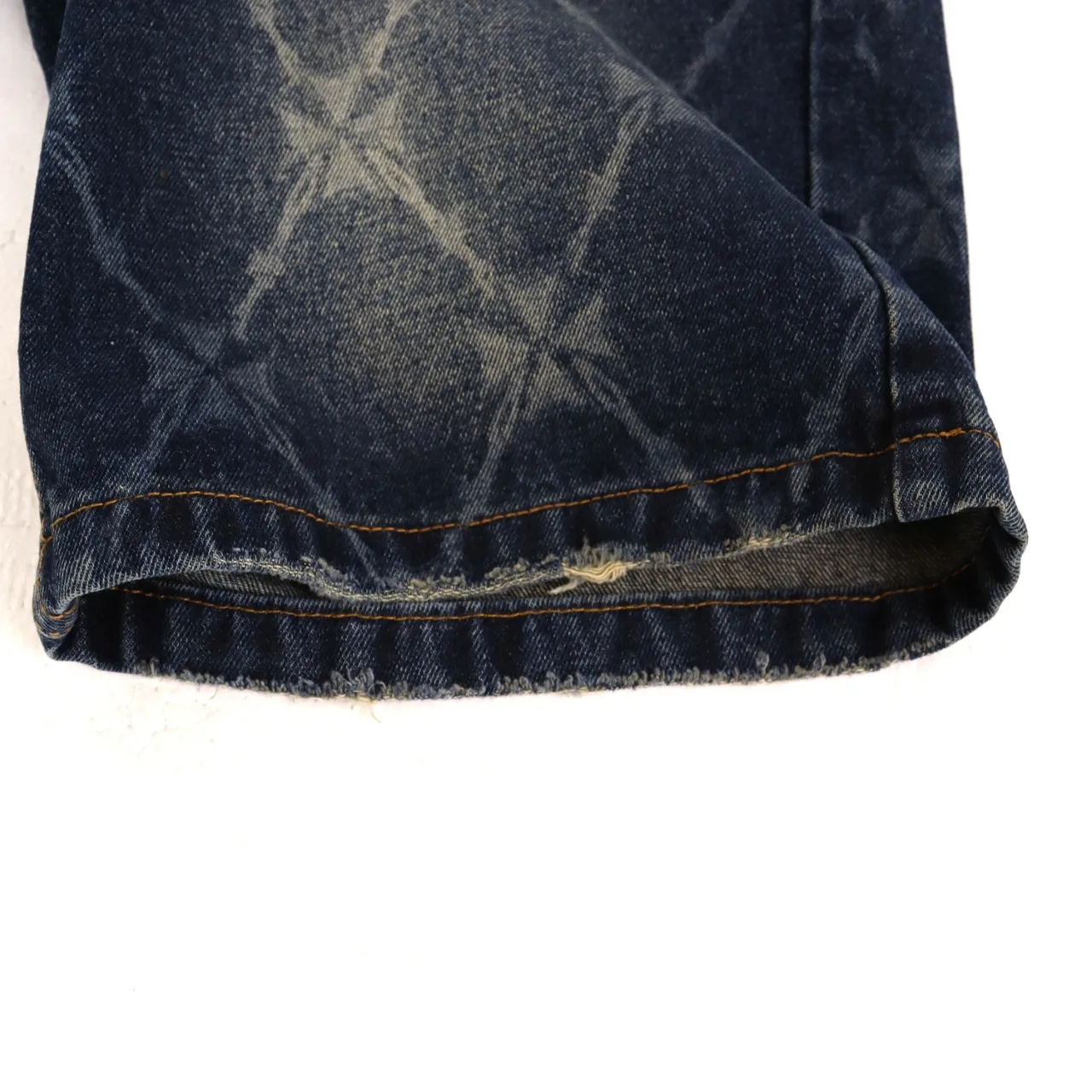 Laser-Etched Diamond Pattern Denim Shorts D10812204 — view 5