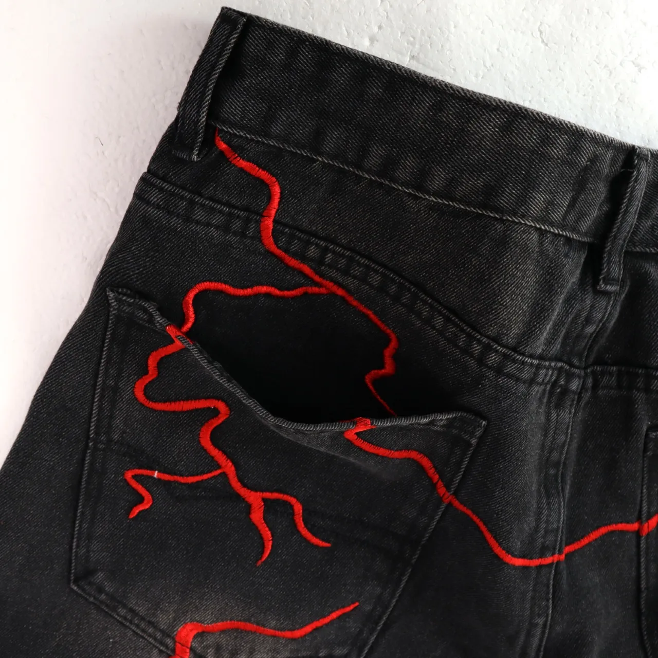 Embroidered Graphic Loose-Fit Denim Shorts D11012184 — view 4