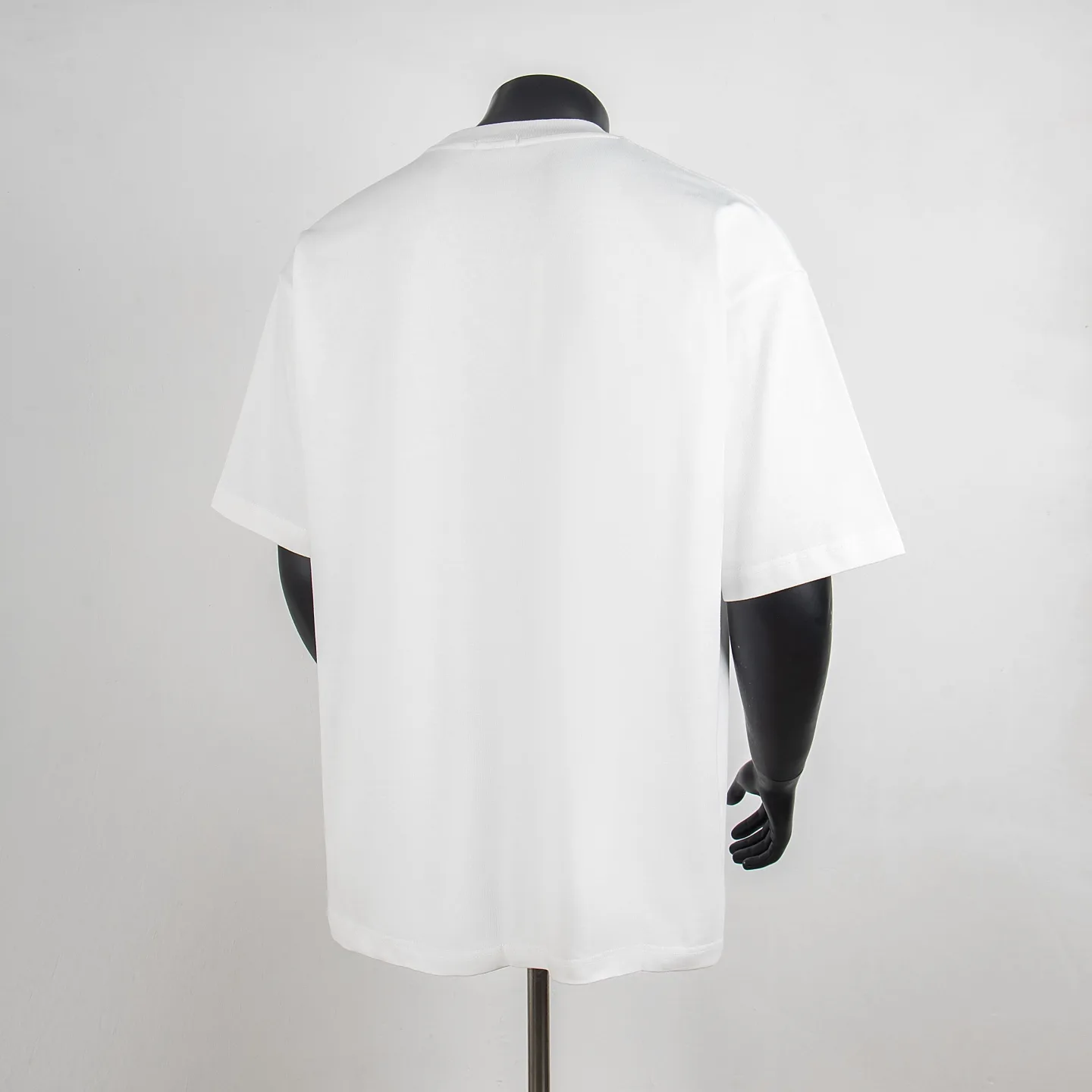 Lifestyle Multi-Patch Embroidered T-Shirt D11912723 — view 2