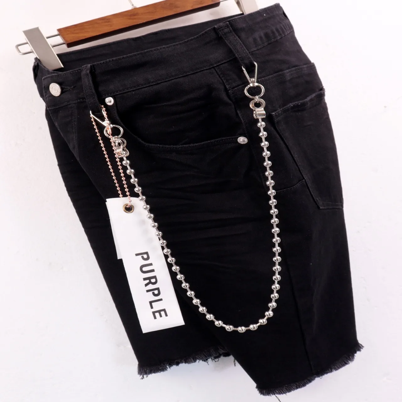 Washed Denim Shorts with Wallet Chain D10512271 — view 3