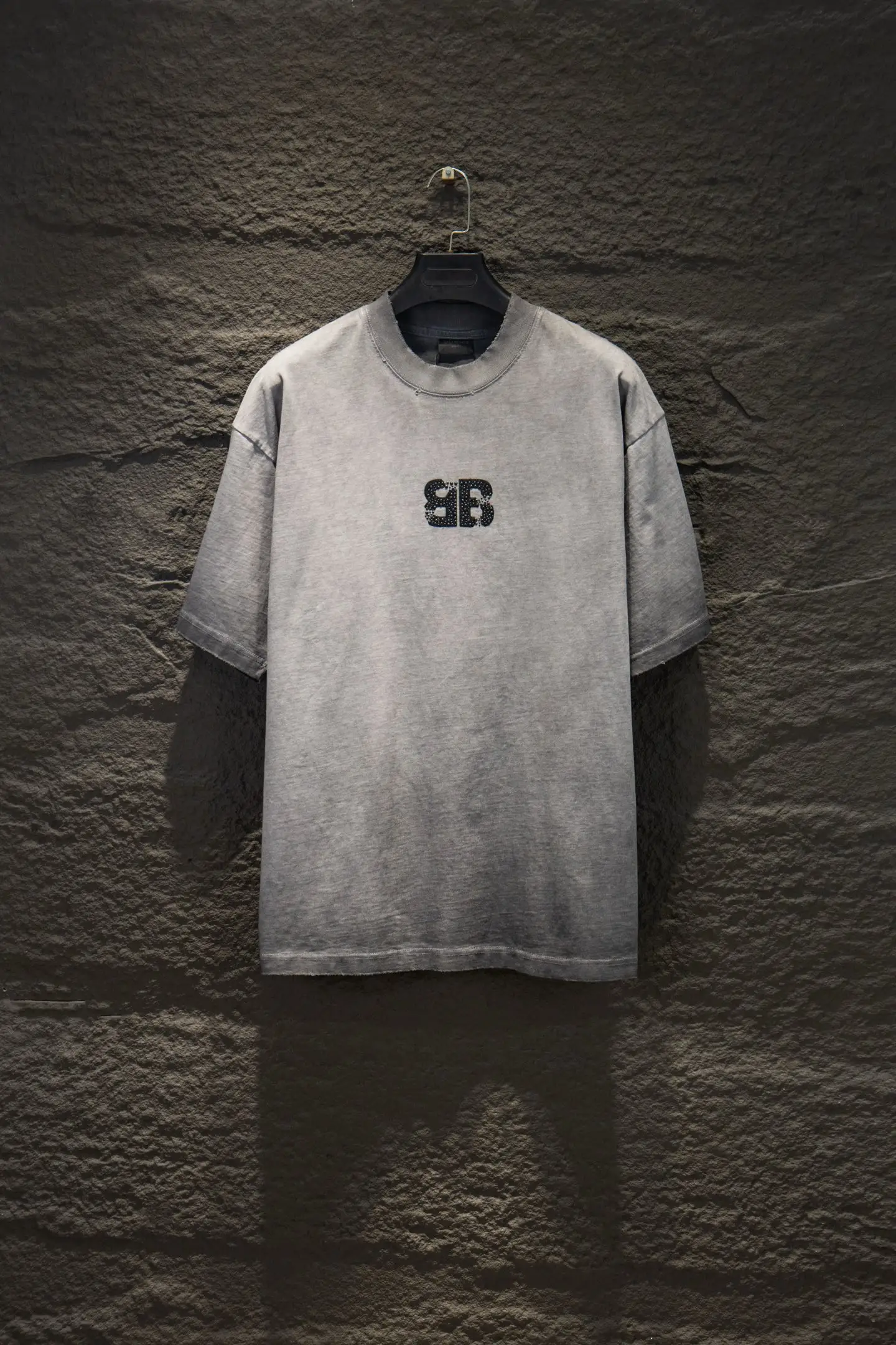 Oversized Distressed Rhinestone Logo T-Shirt D12515397