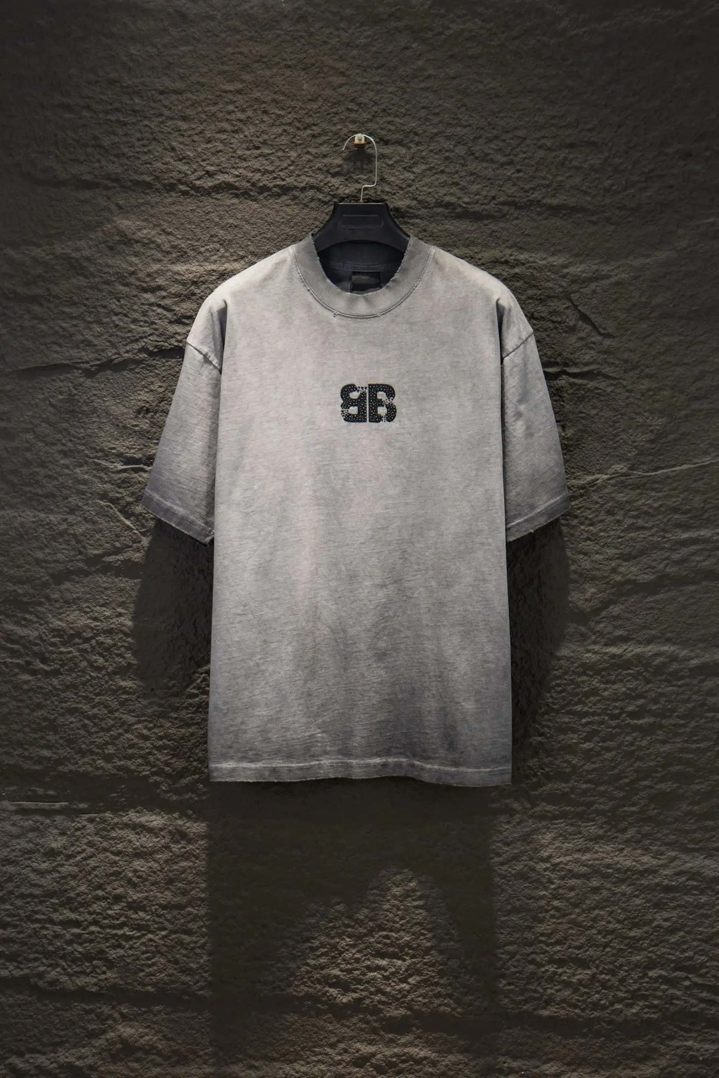 Oversized Distressed Rhinestone Logo T-Shirt D12515397