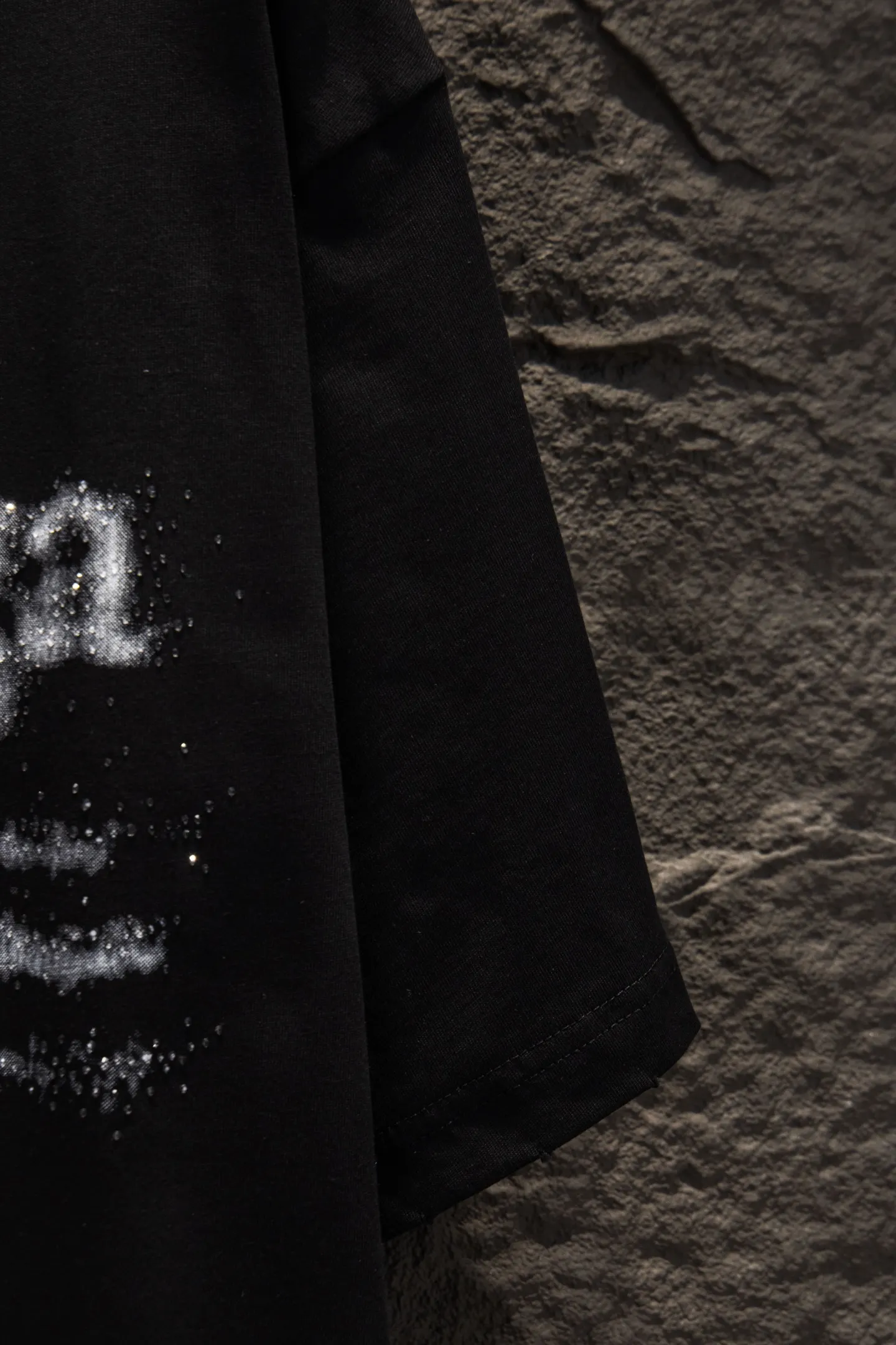 Oversized Rhinestone-Logo Distressed T-Shirt D13015393 — view 6