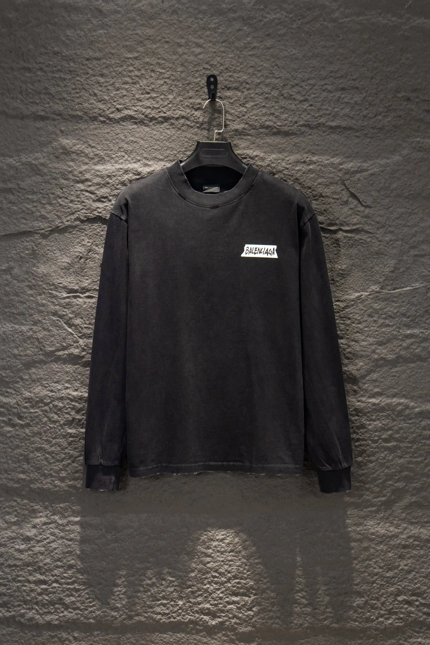 Oversized Distressed Tape Logo Long-Sleeve T-Shirt D14924214