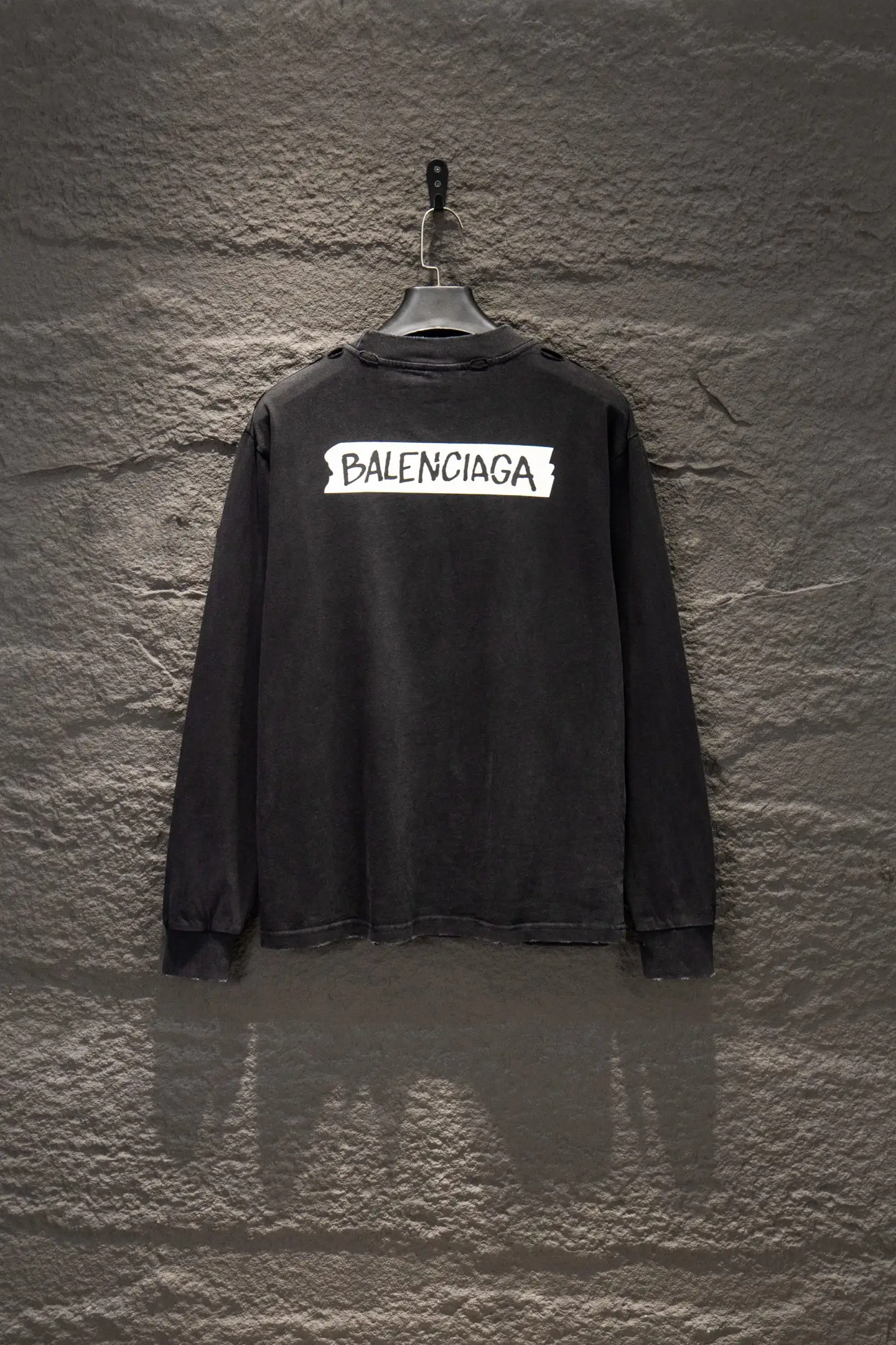Oversized Distressed Tape Logo Long-Sleeve T-Shirt D14924214 — view 2