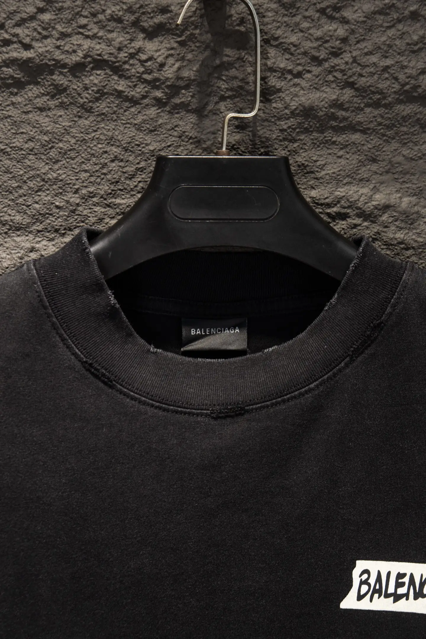 Oversized Distressed Tape Logo Long-Sleeve T-Shirt D14924214 — view 3