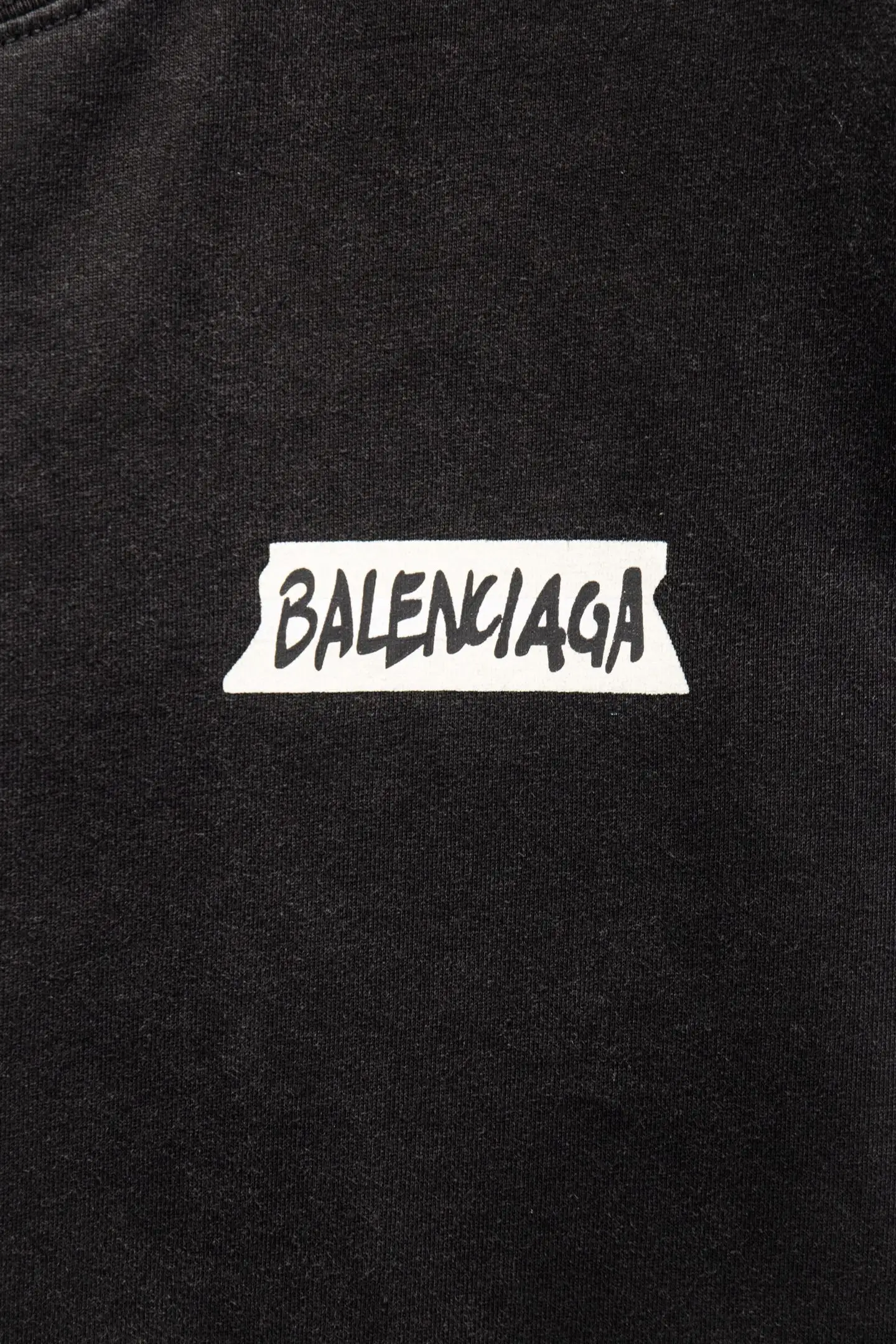 Oversized Distressed Tape Logo Long-Sleeve T-Shirt D14924214 — view 4