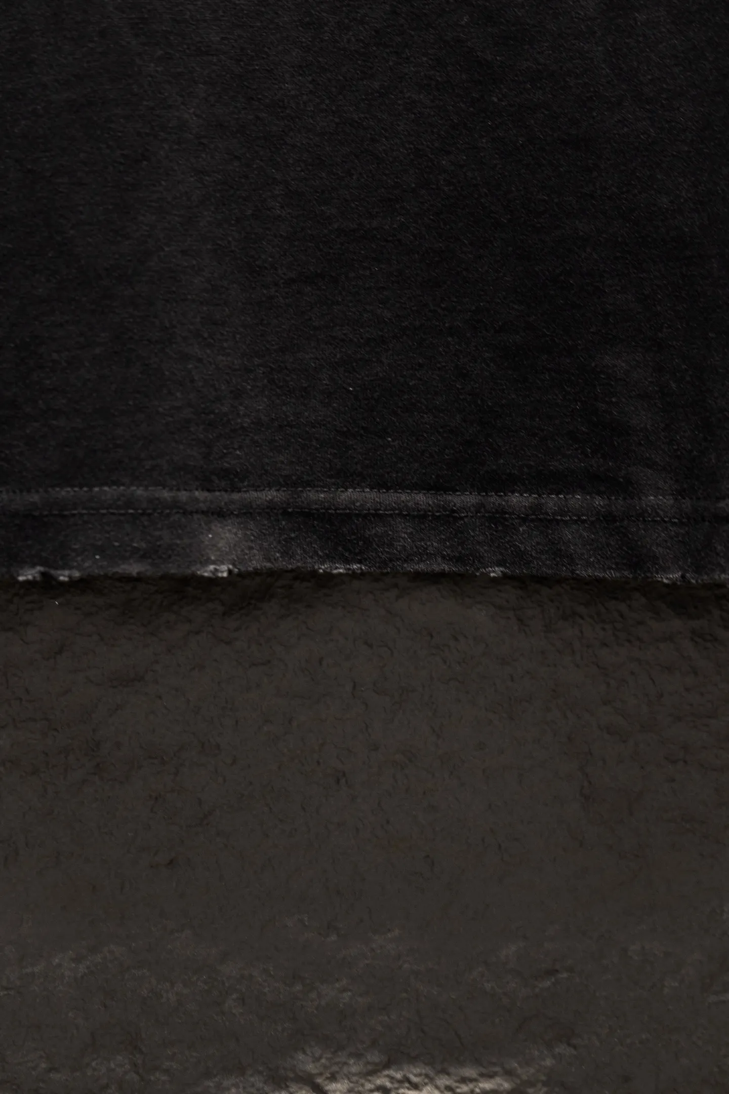 Oversized Distressed Tape Logo Long-Sleeve T-Shirt D14924214 — view 8