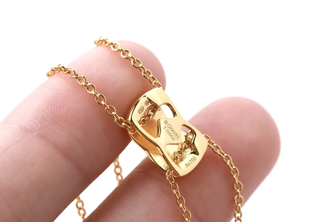 Quilted Motif Pendant Necklace with Crystals D10517298 — view 5