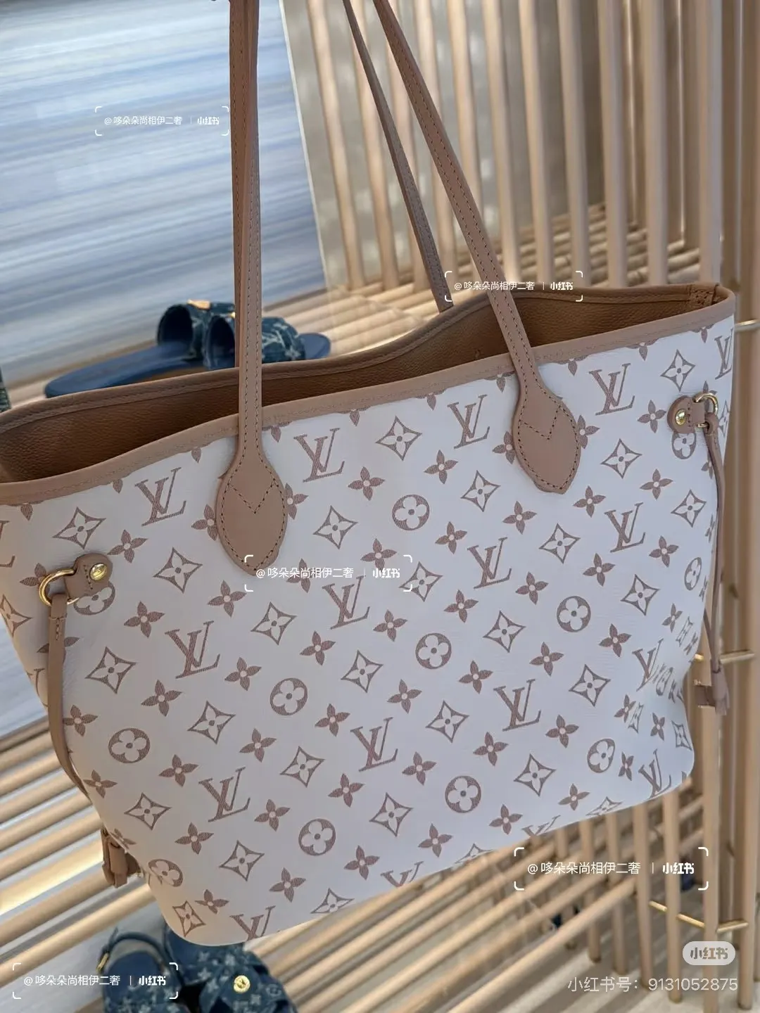 Neverfull Monogram Reversible Tote Bag D37018277 — view 3