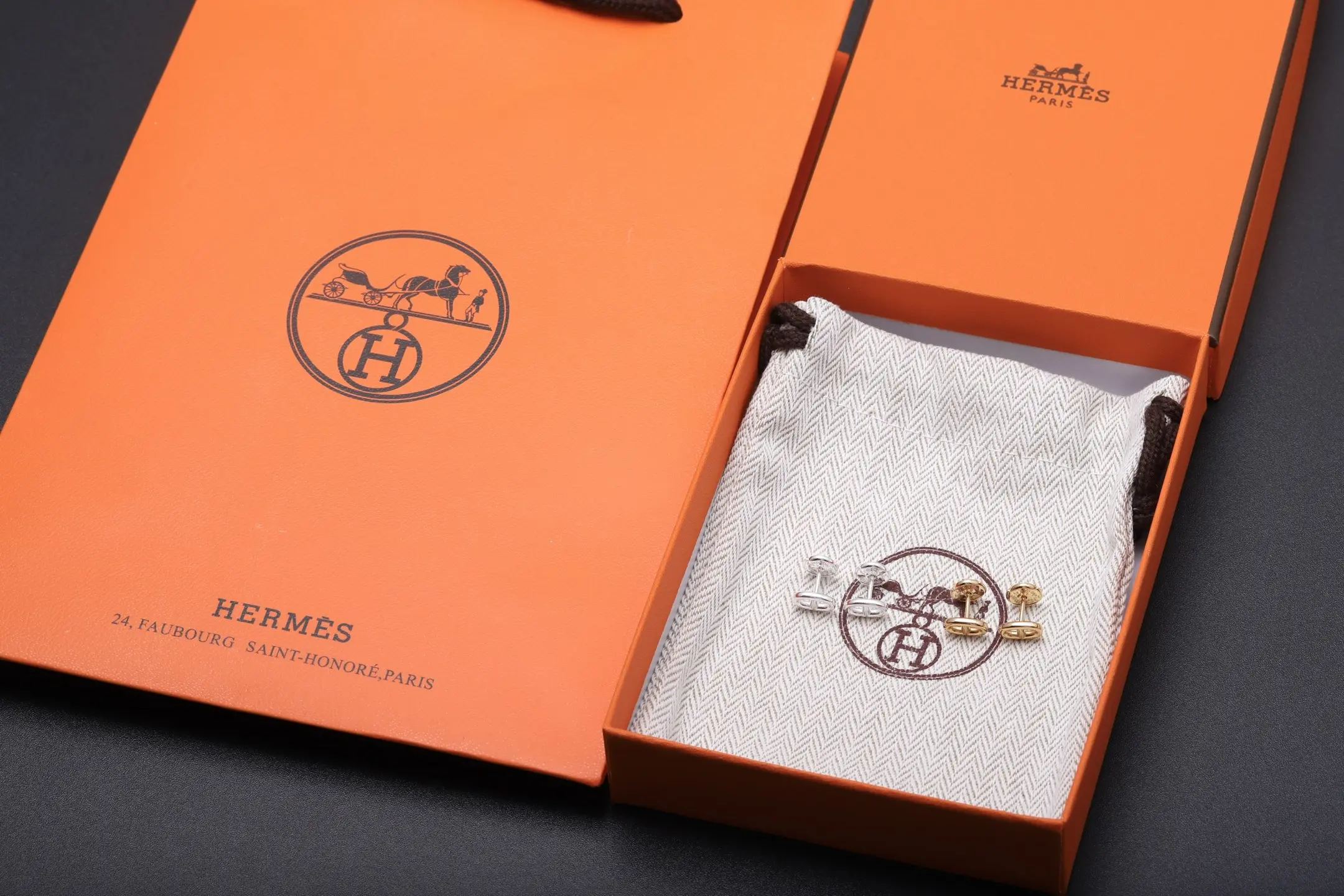 Reponse Stud Earrings D14018424 — view 2