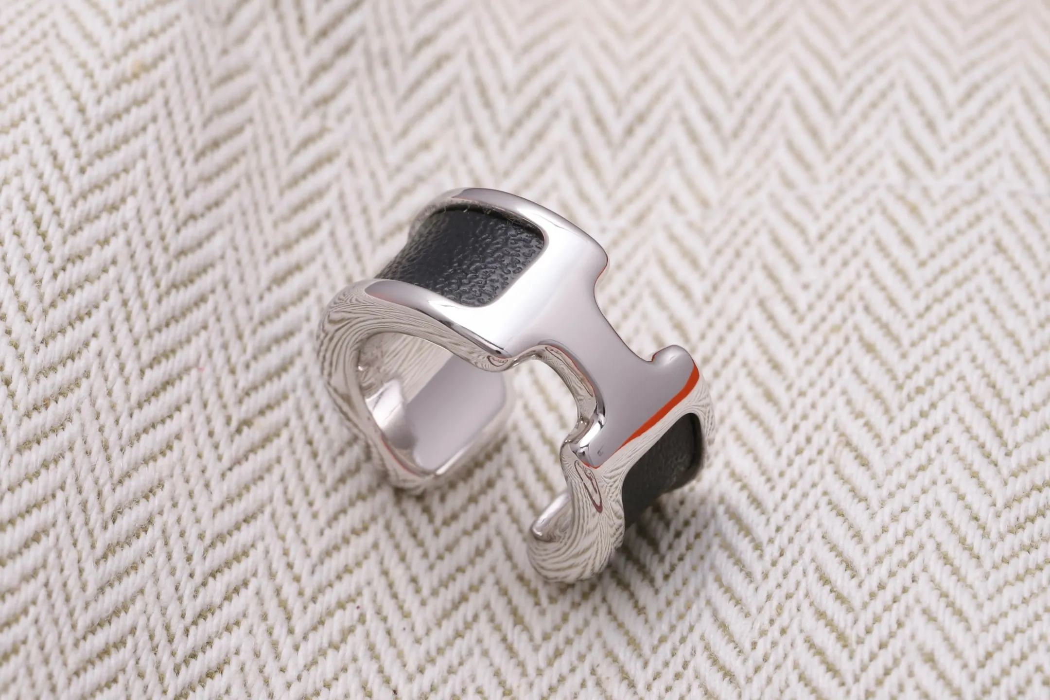 Olympe Leather Ear Cuff D13016629 — view 3