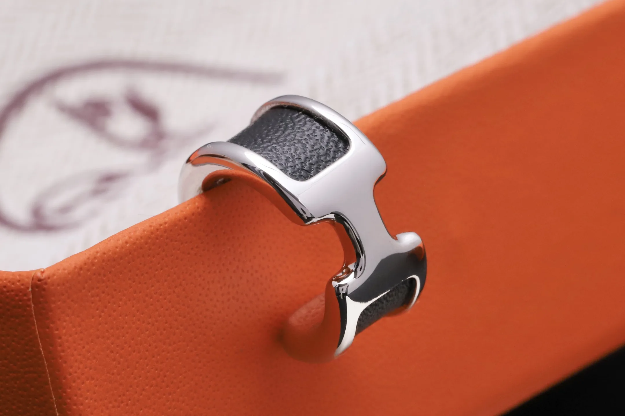 Olympe Leather Ear Cuff D13016629 — view 7