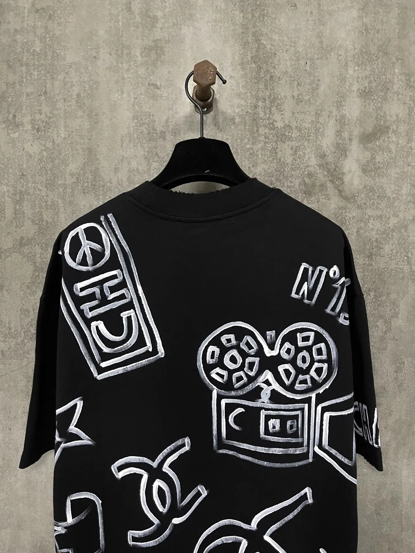 Hand-Painted Graffiti Heavyweight Cotton T-Shirt D17012346 — view 6